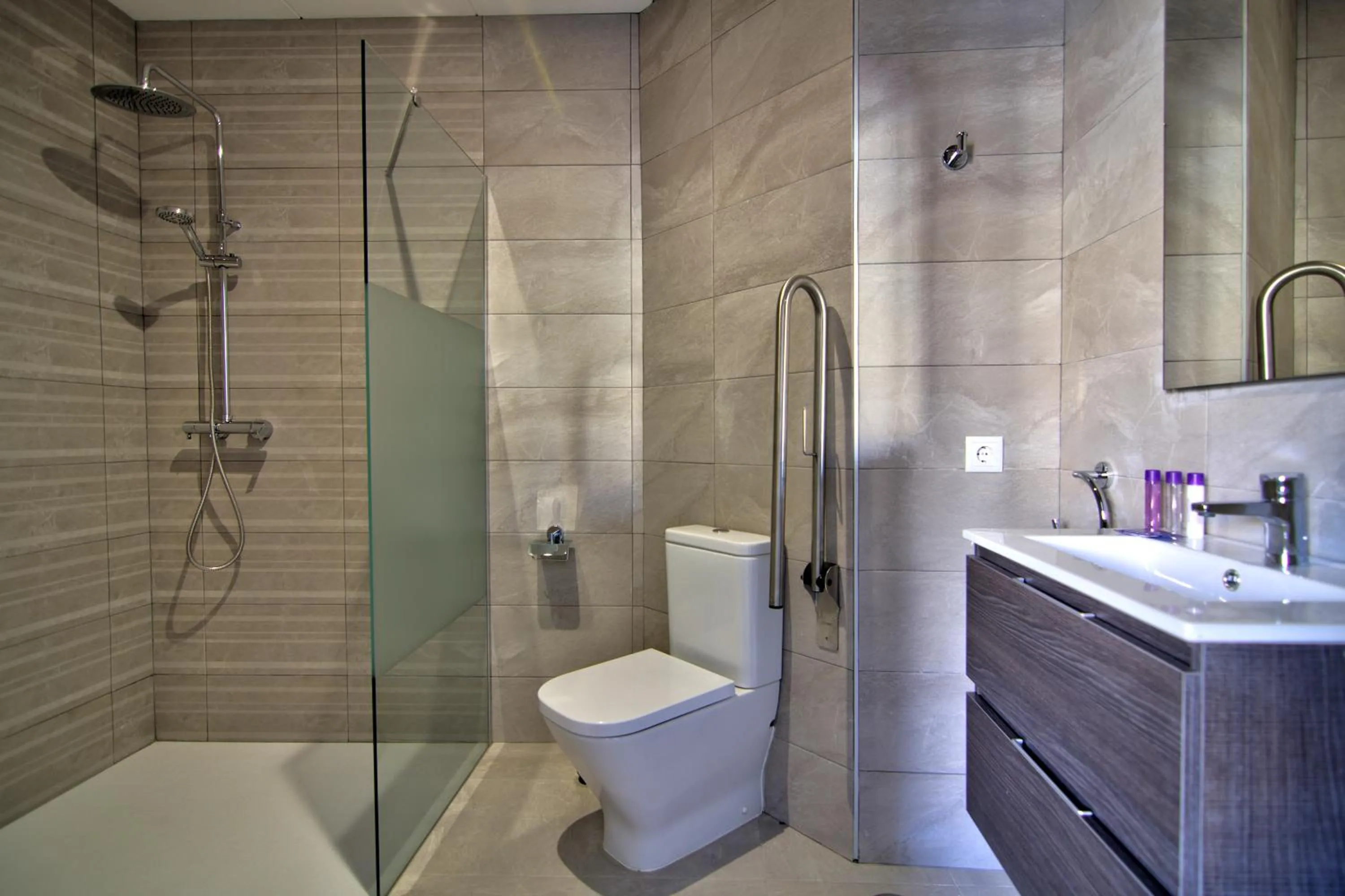 Bathroom in Apartamentos Arenal