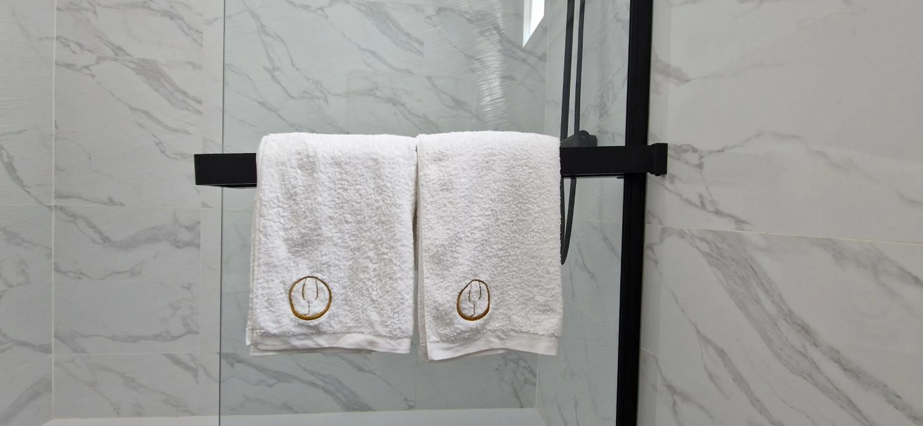 Shower in Apartamentos Arenal