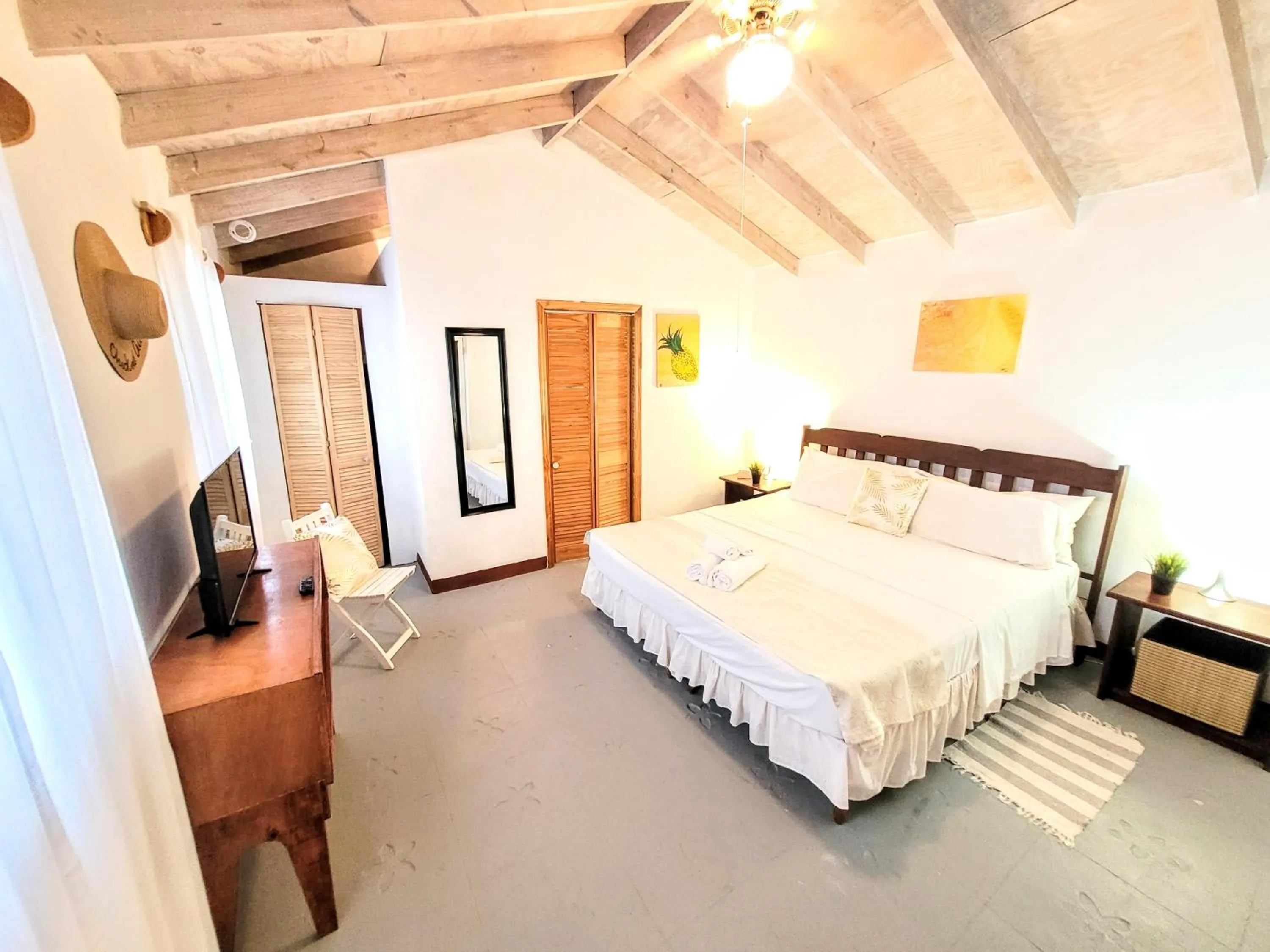 Bed in Ellen Bay Inn