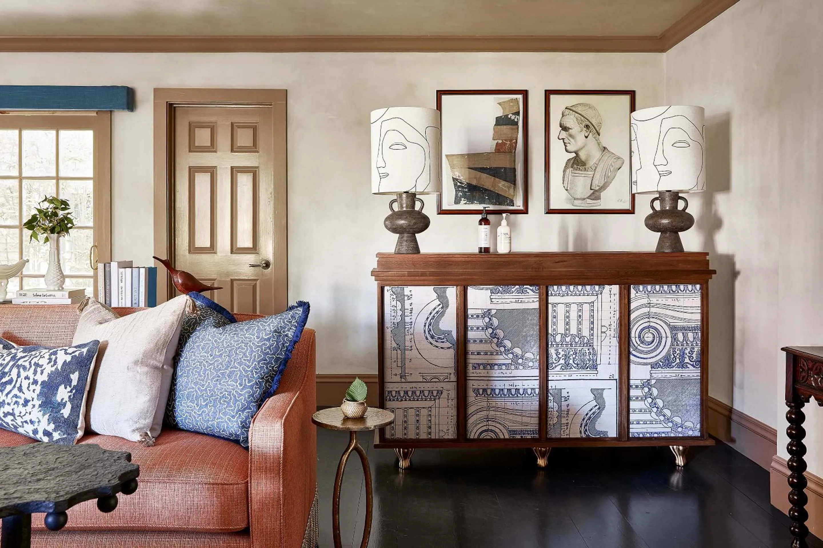 Lounge or bar in Blue Iris