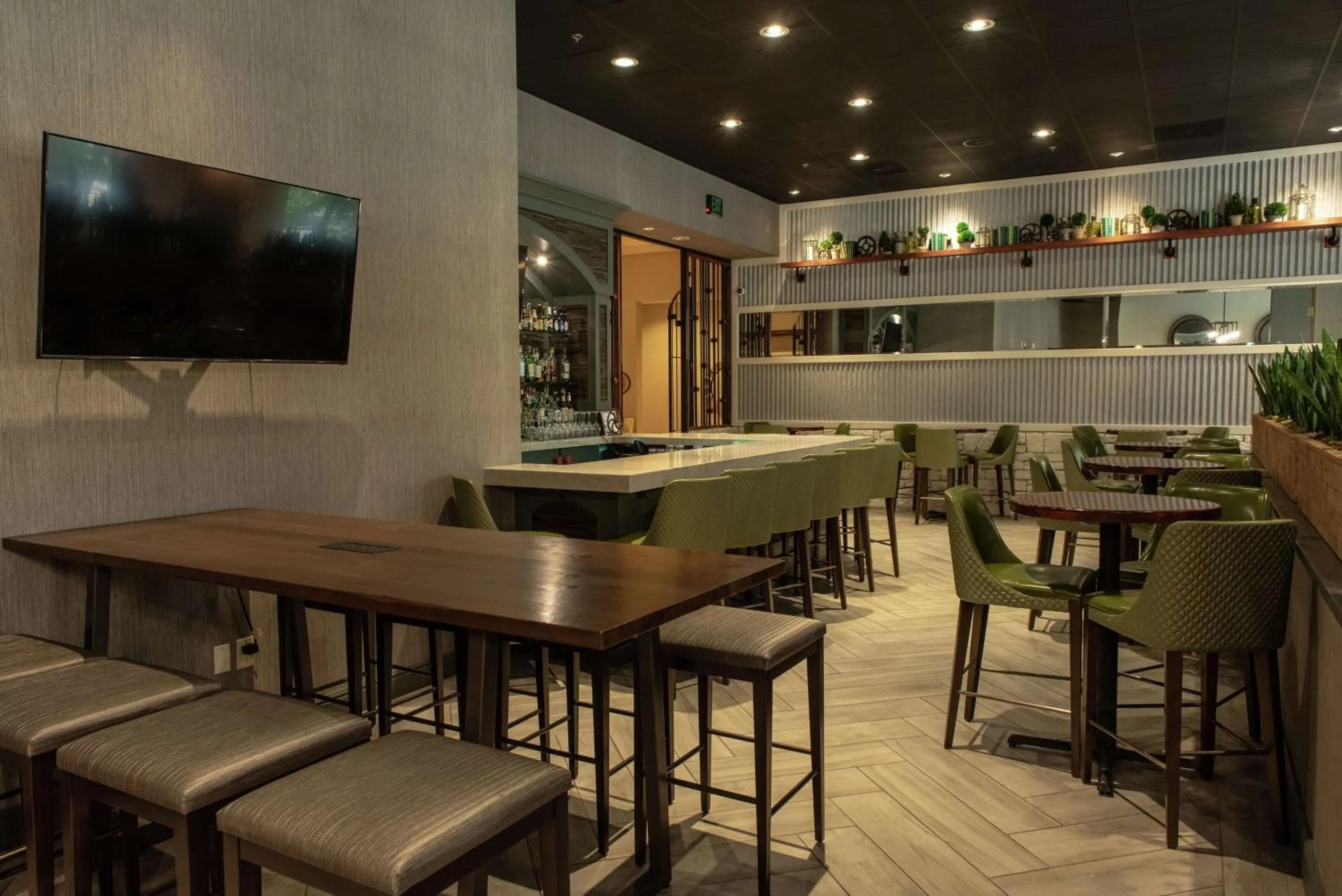 Lounge or bar in Hotel Zessa Orange County Airport, a DoubleTree by Hilton