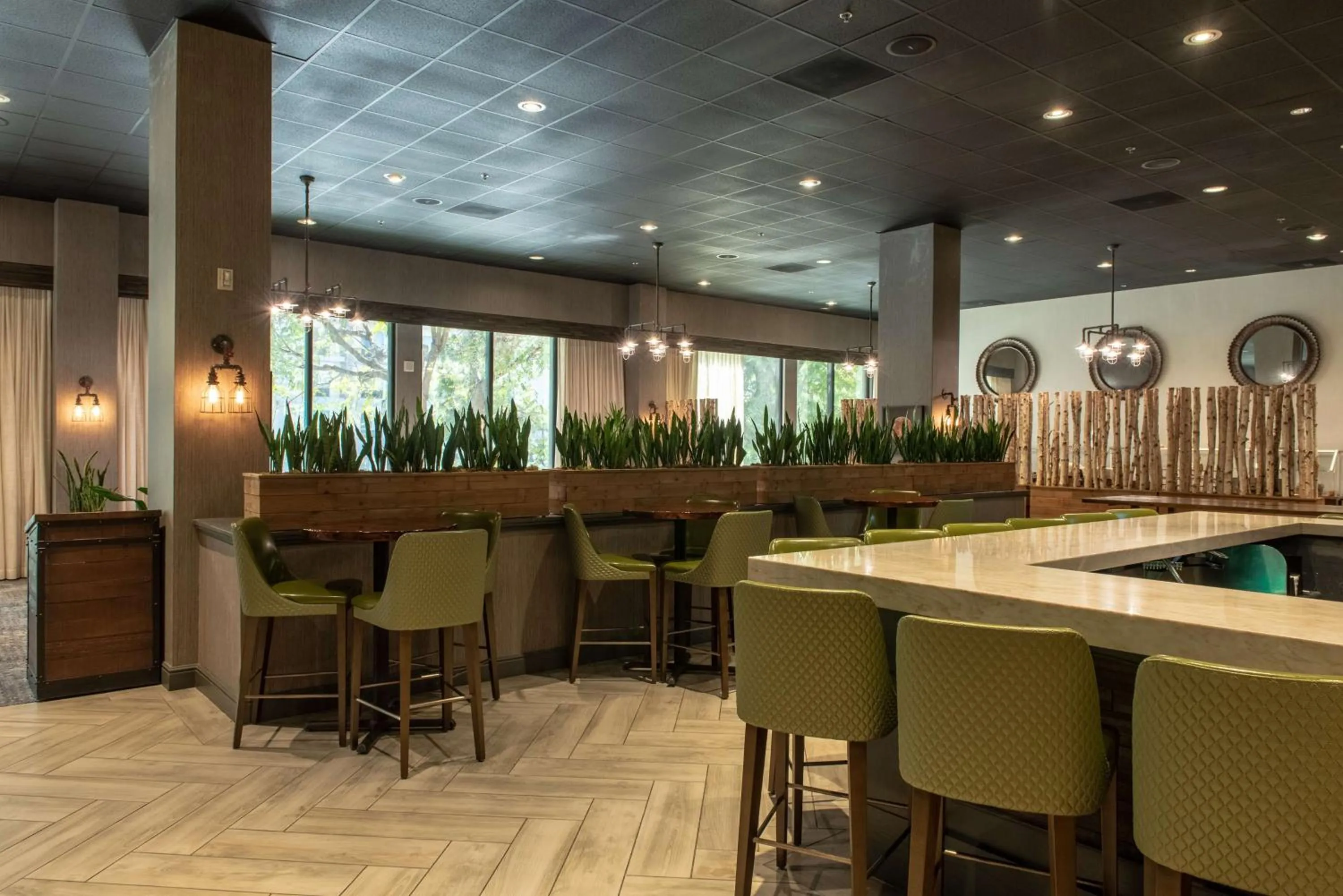 Restaurant/places to eat in Hotel Zessa Orange County Airport, a DoubleTree by Hilton