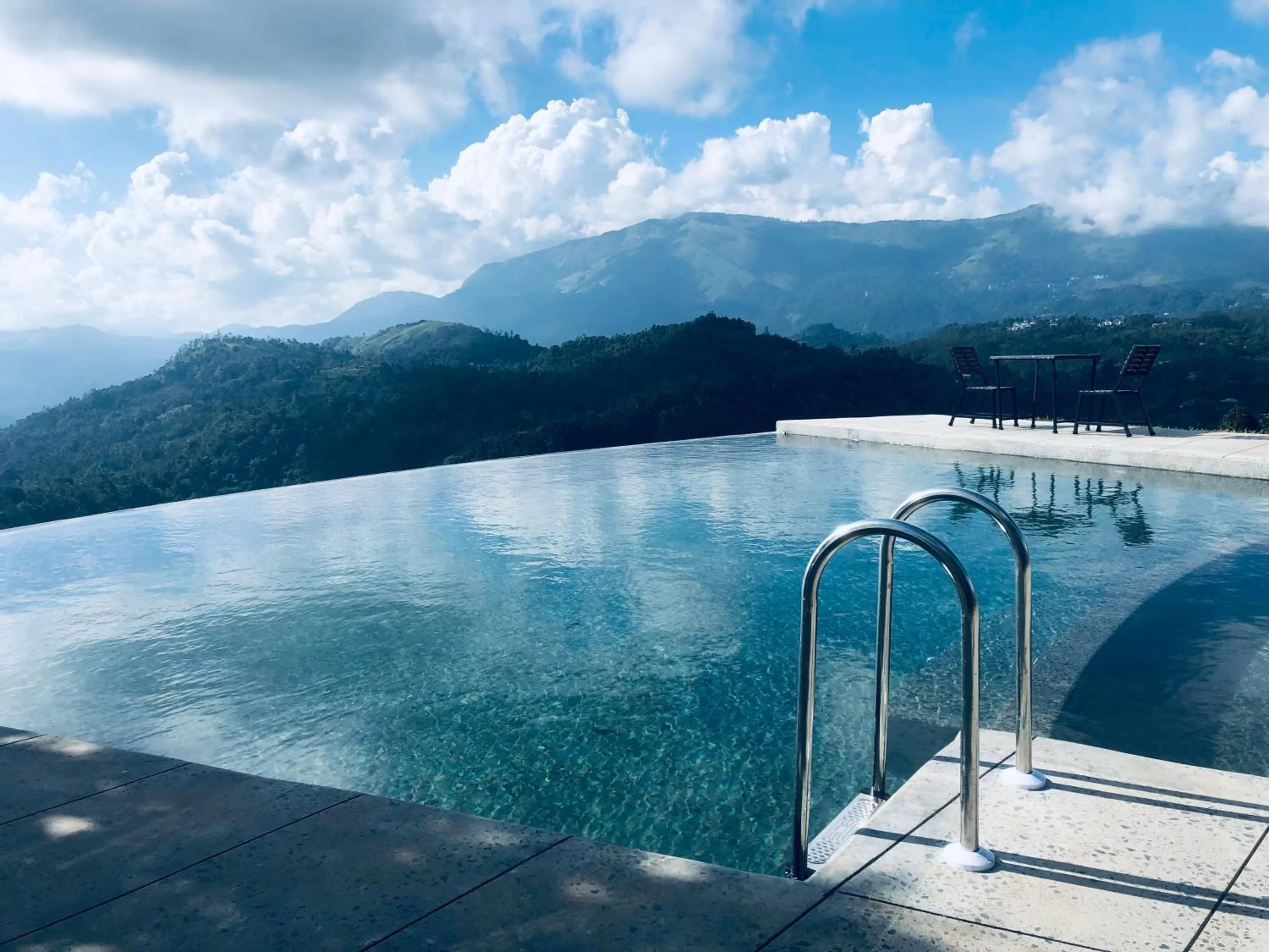 Swimming pool in Haze and Kites Resort Munnar