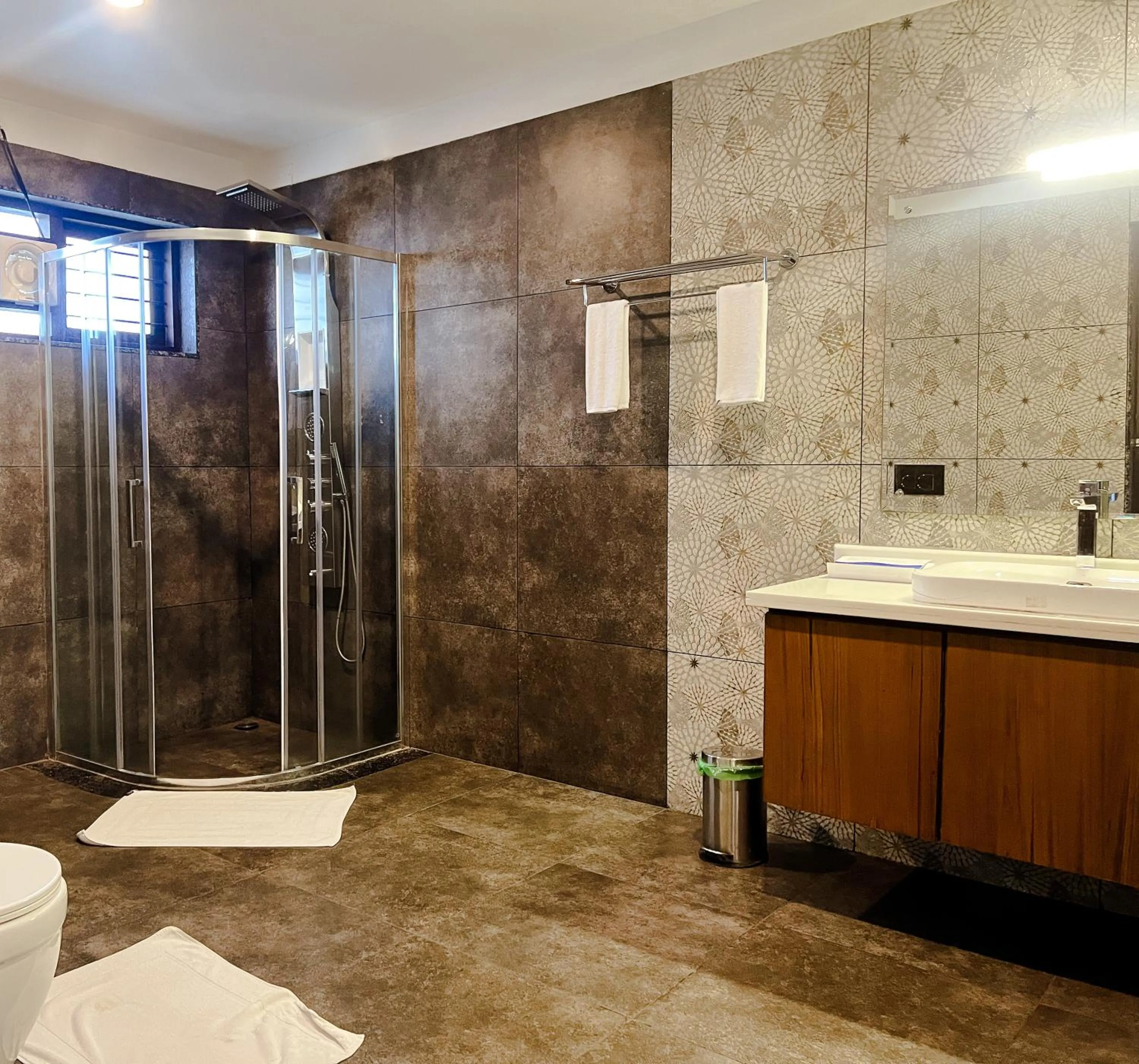 Bathroom in Haze and Kites Resort Munnar