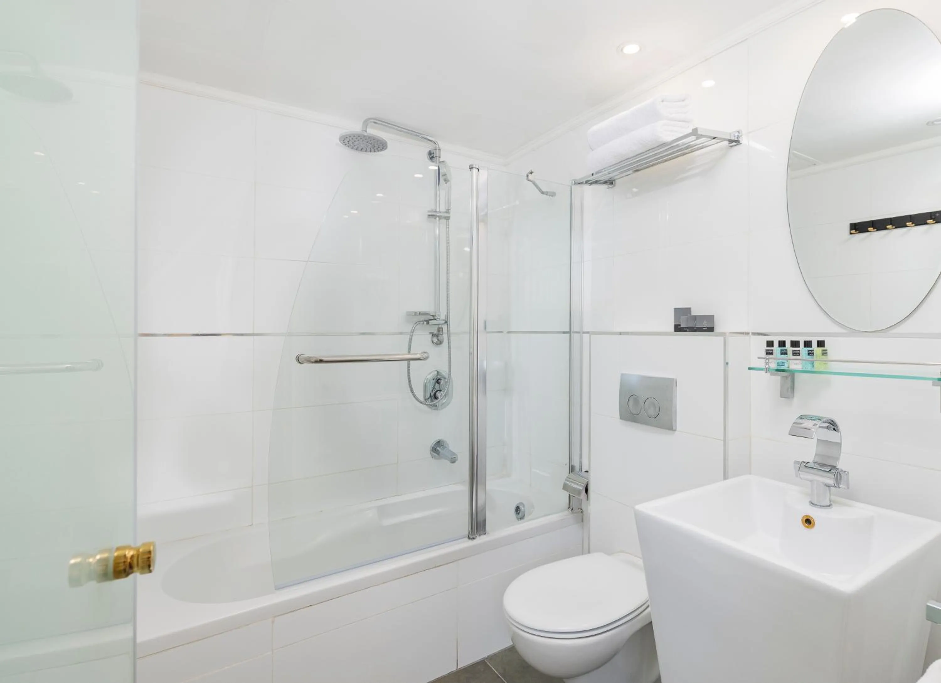 Toilet in Agripas Boutique Hotel