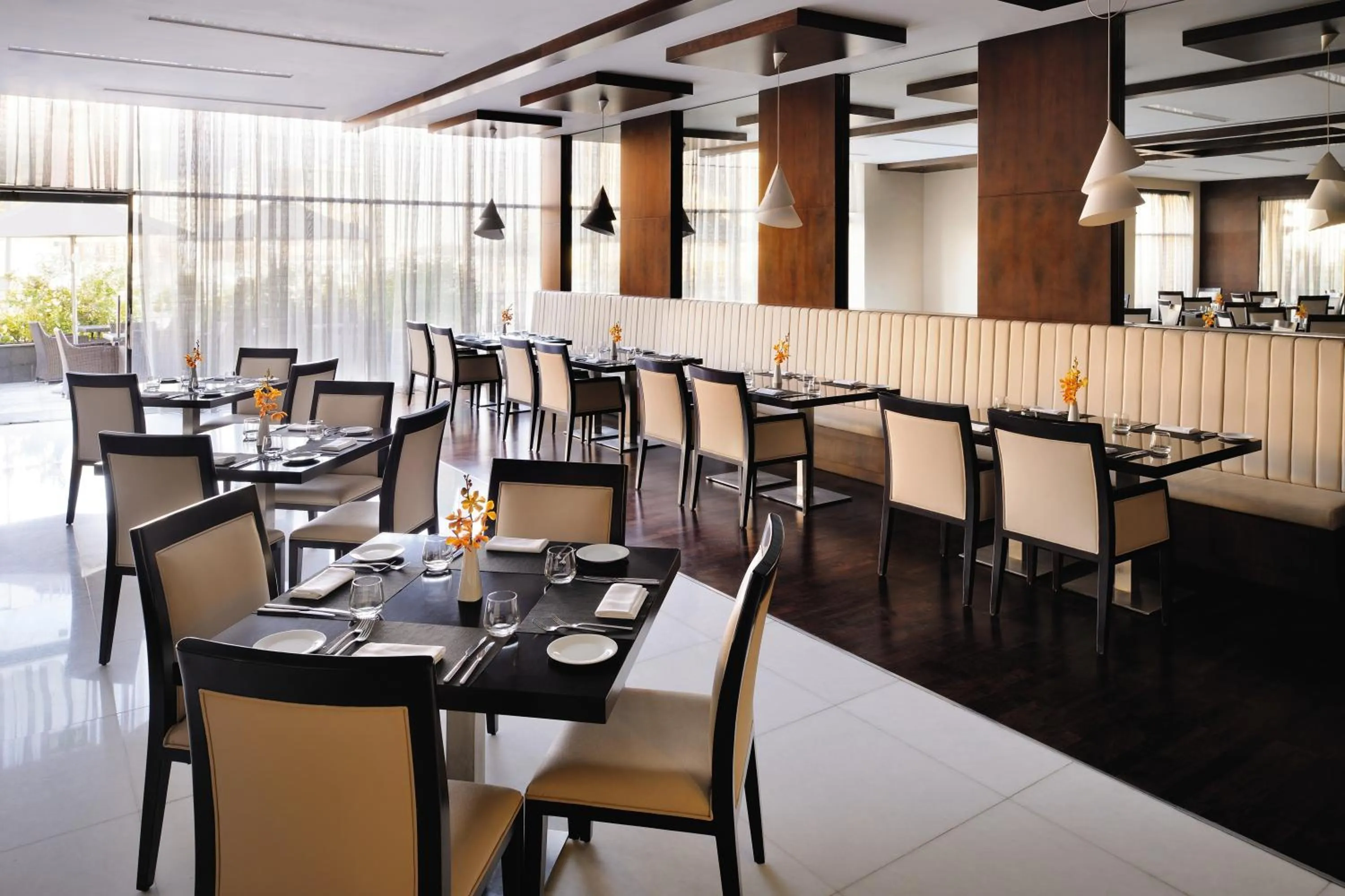 Restaurant/places to eat in Mövenpick Hotel Apartments Al Mamzar Dubai