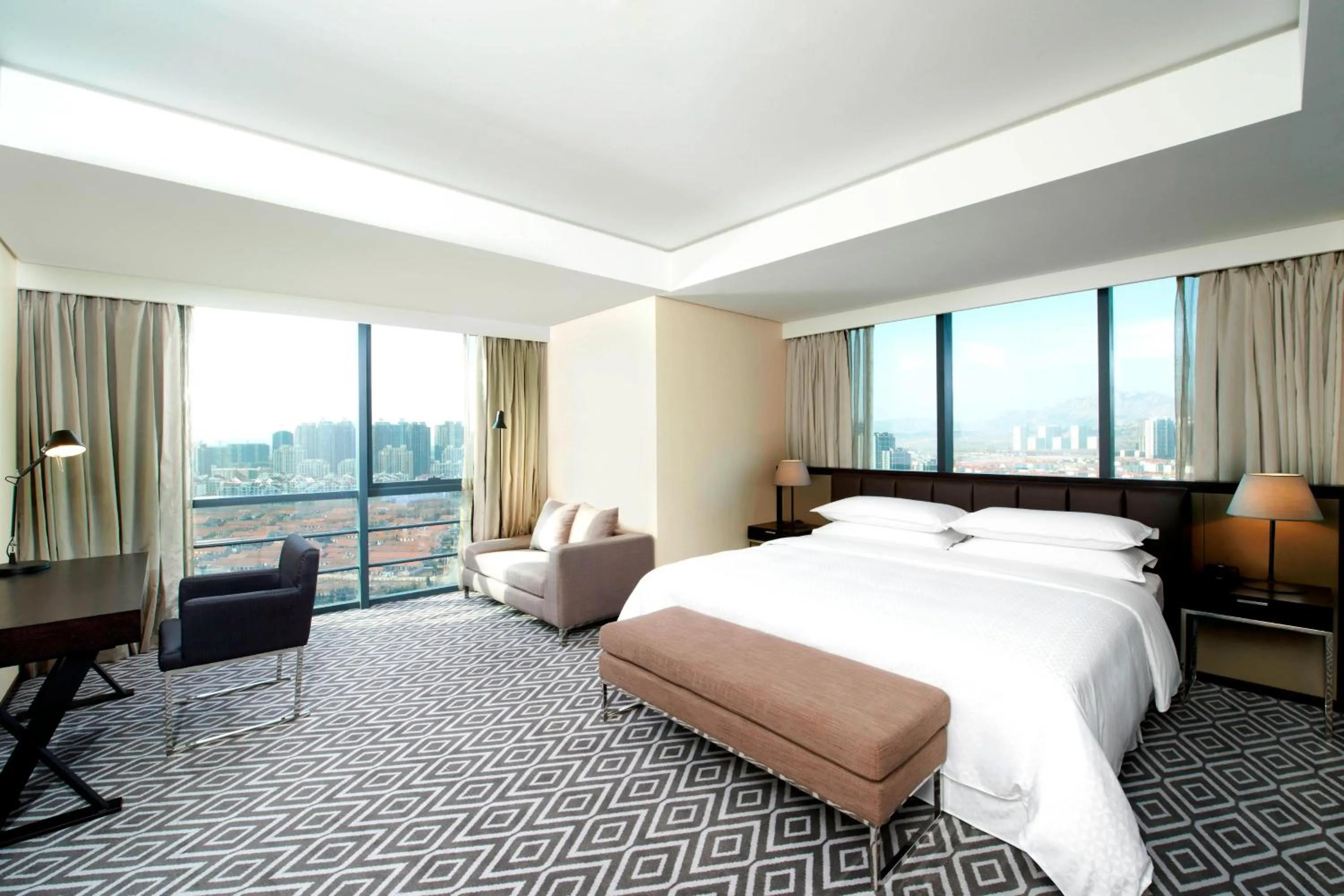 Photo of the whole room, Bed in Four Points by Sheraton Qingdao, West Coast