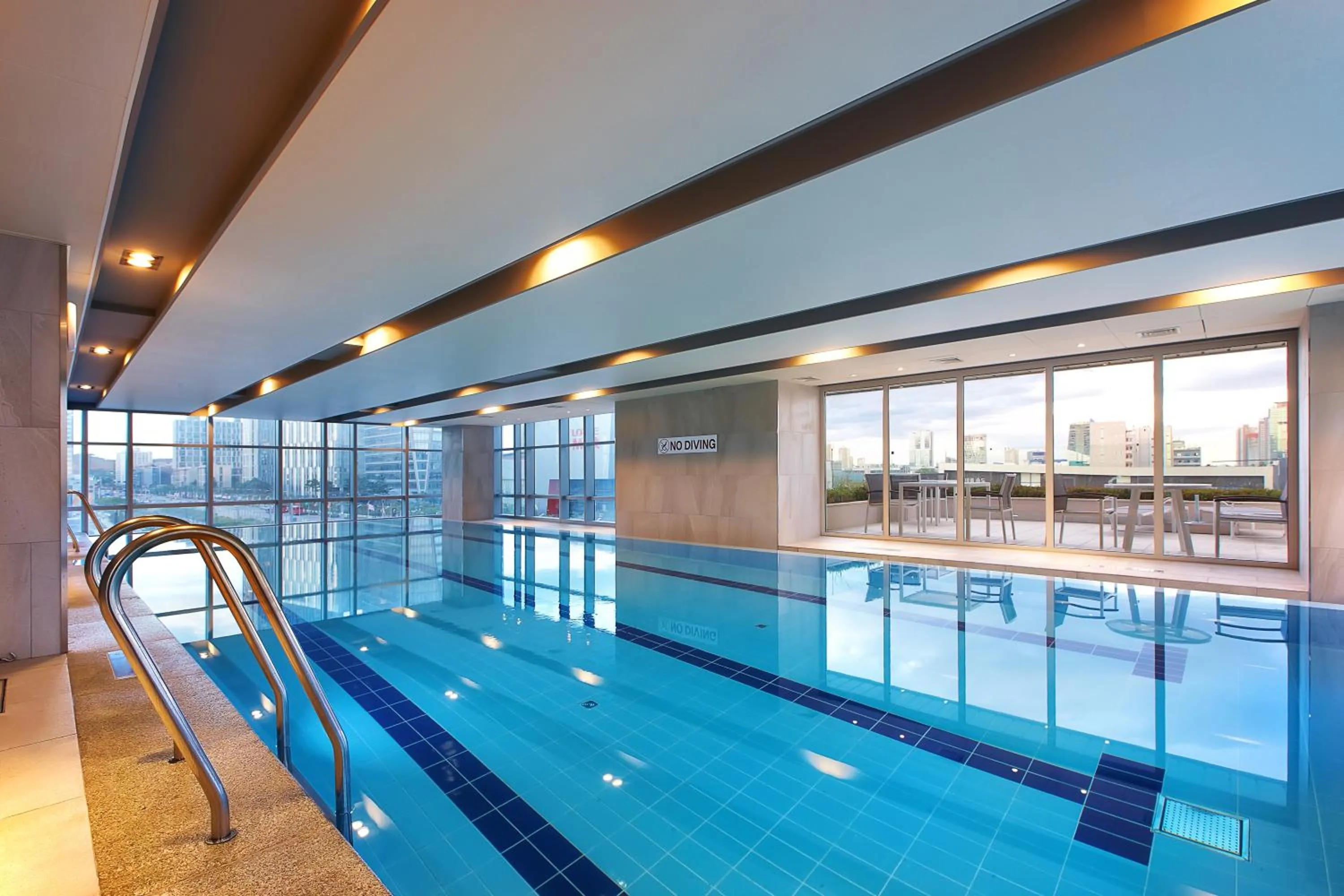 Swimming pool in Orakai Songdo Park Hotel