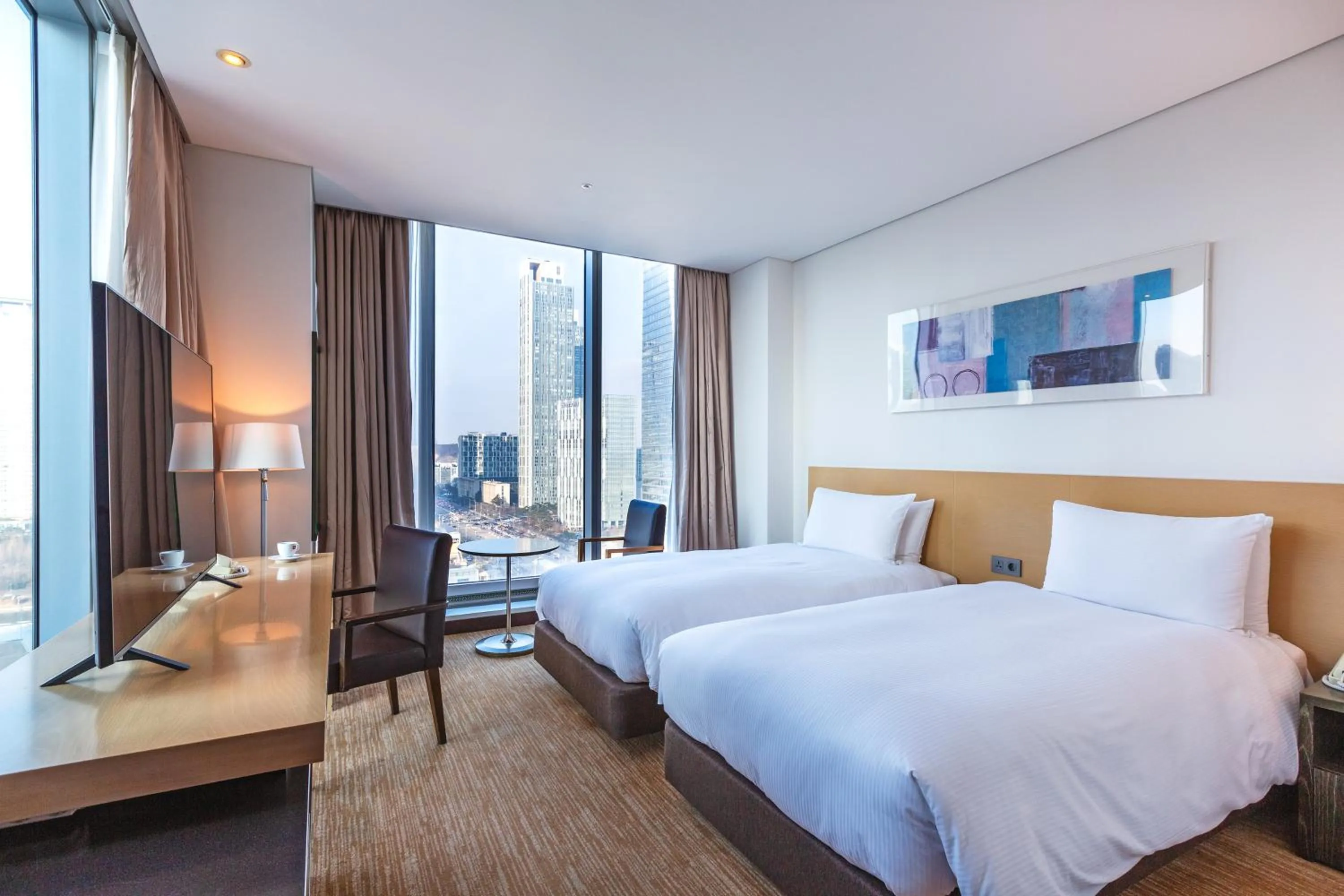 Bed in Orakai Songdo Park Hotel