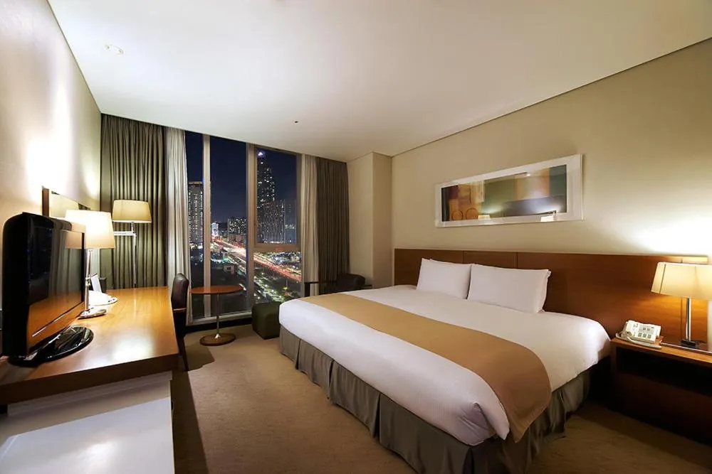 Bed in Orakai Songdo Park Hotel