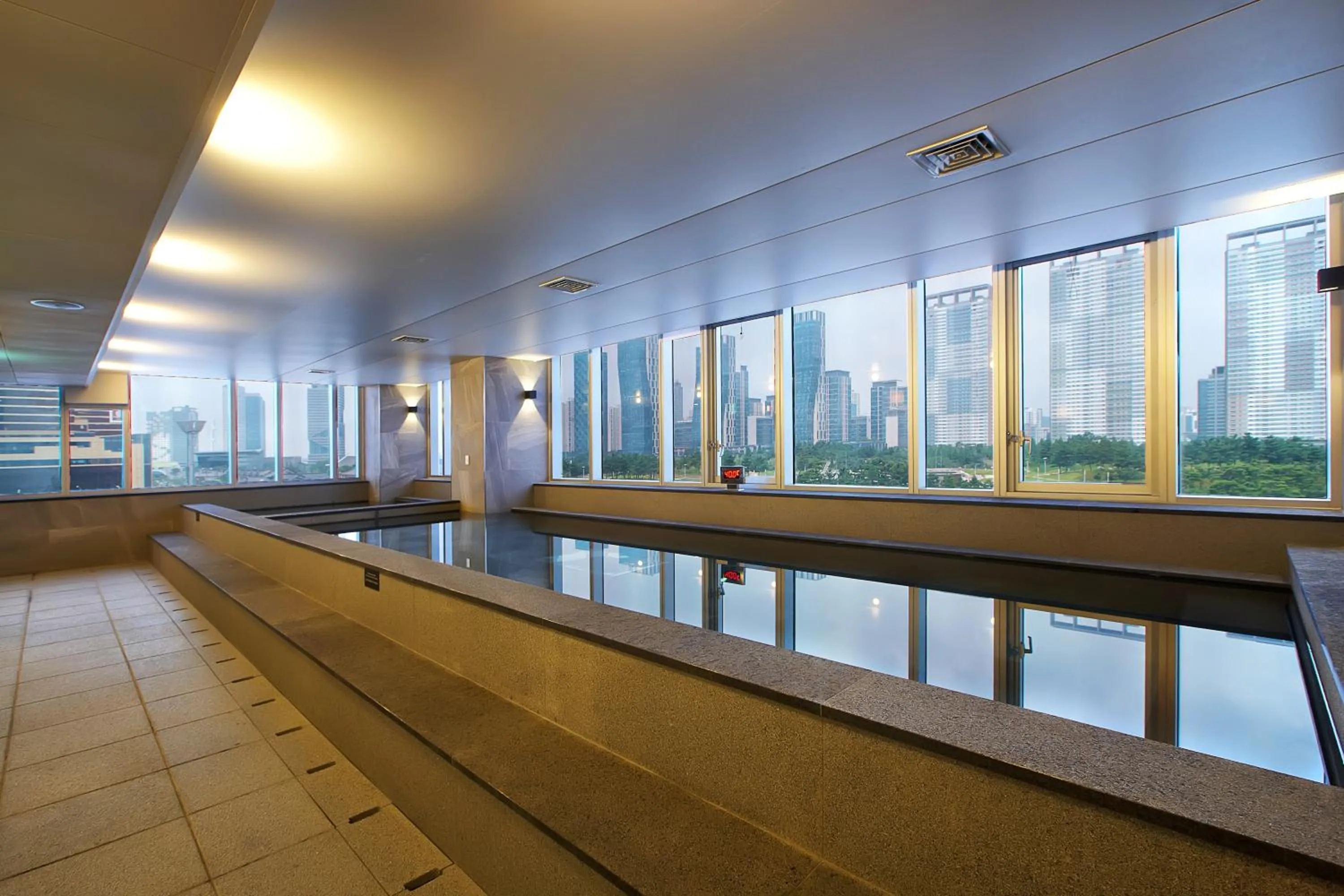 Swimming pool in Orakai Songdo Park Hotel