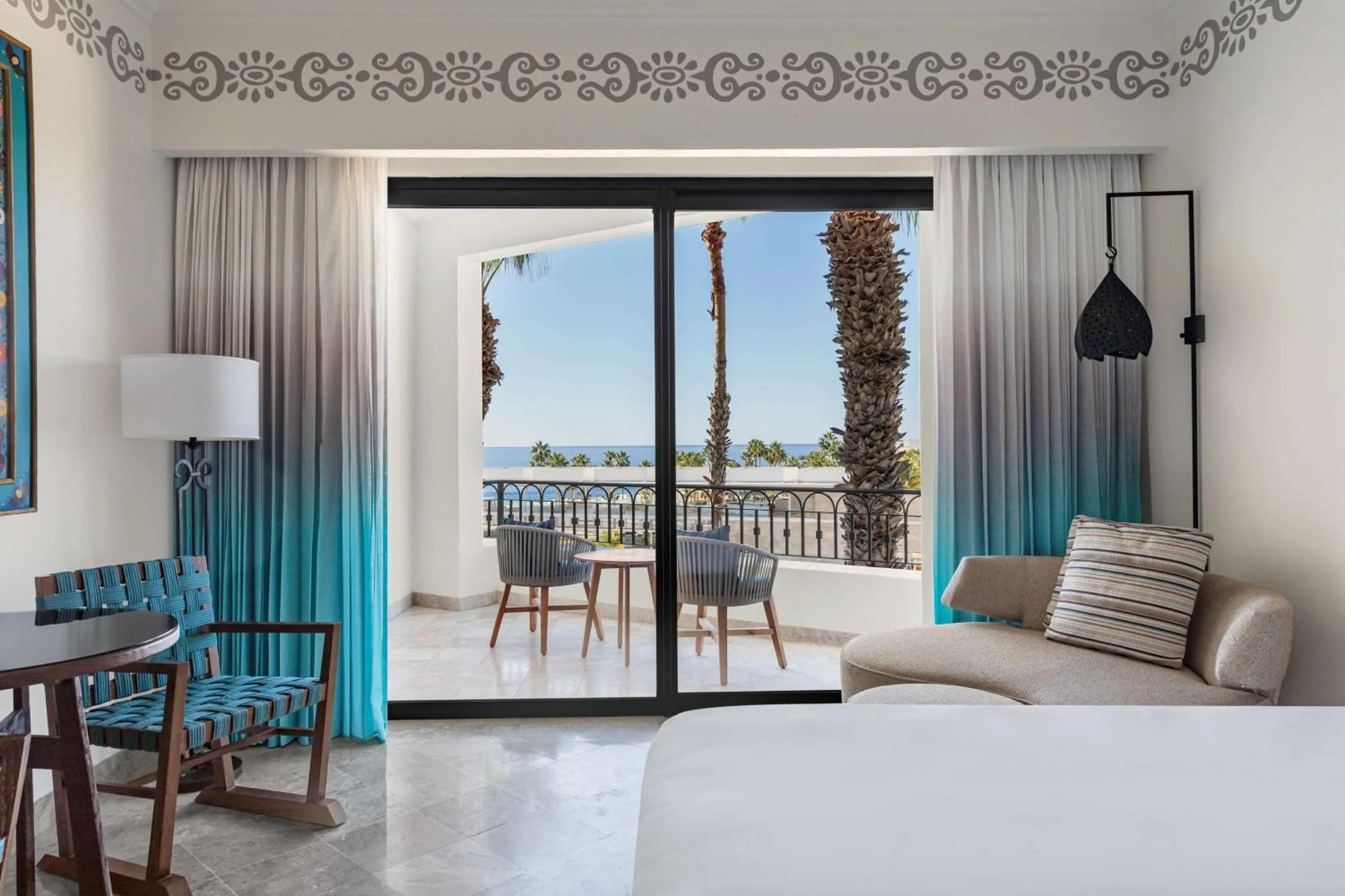 Balcony/Terrace, Bed in Hilton Los Cabos