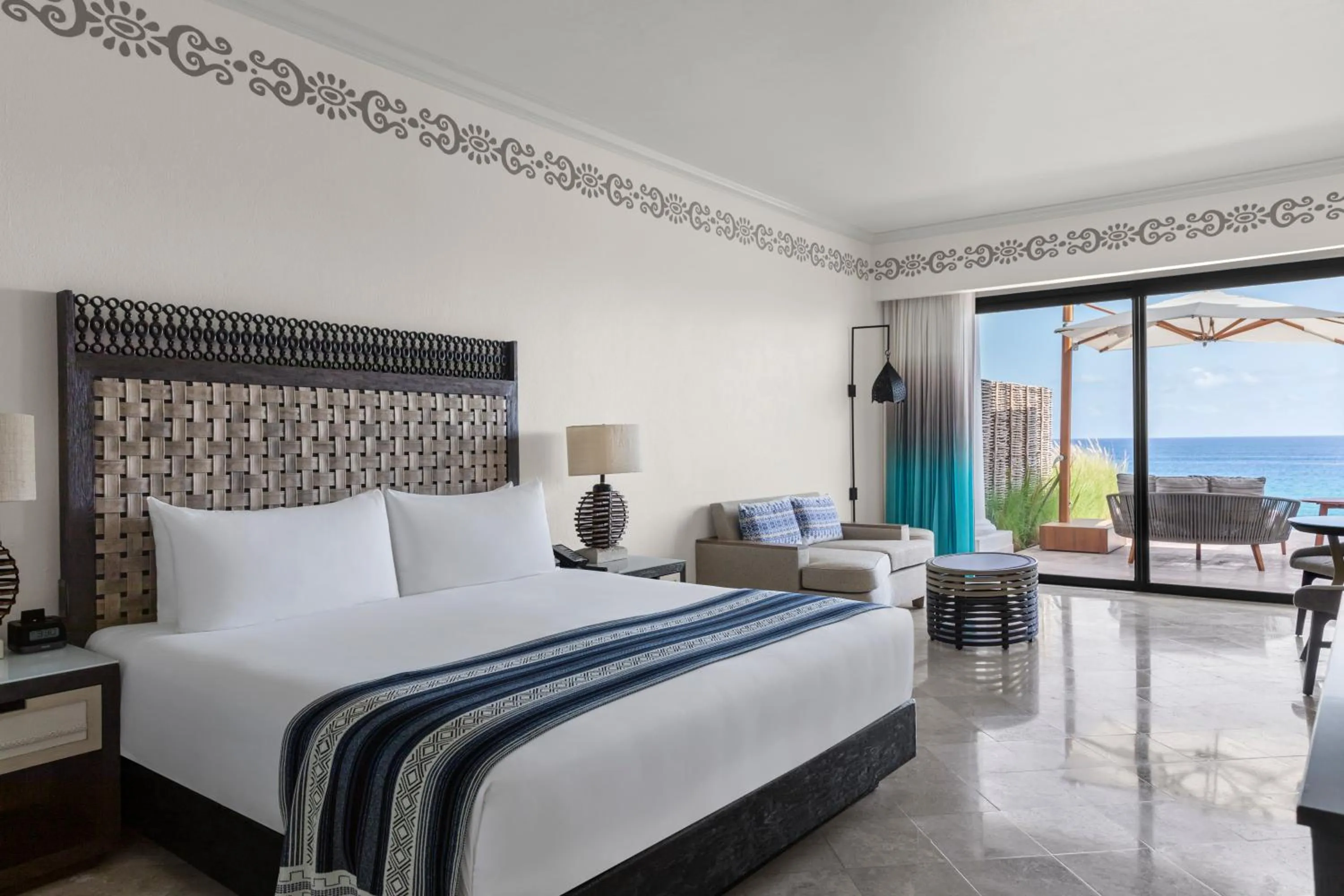 Photo of the whole room, Bed in Hilton Los Cabos