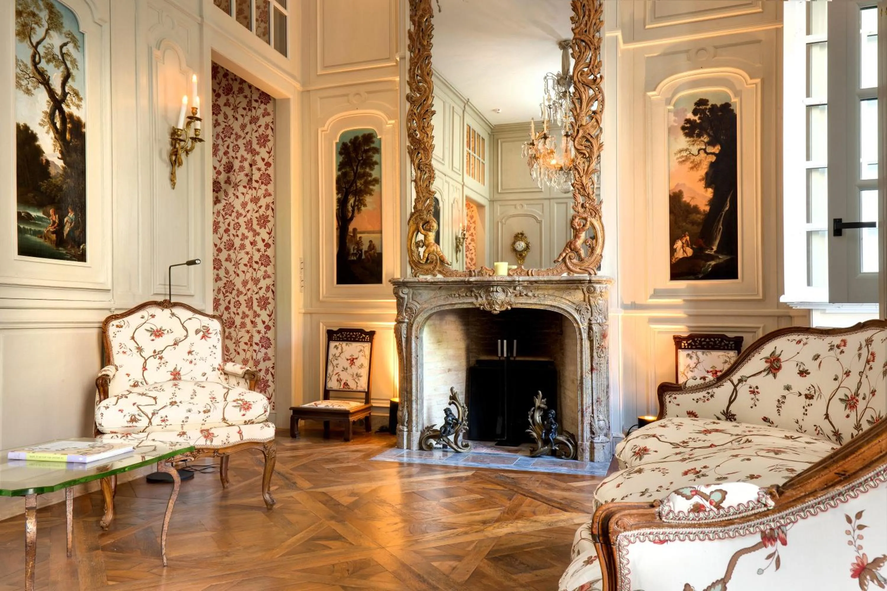 Communal lounge/ TV room in College des Doctrinaires