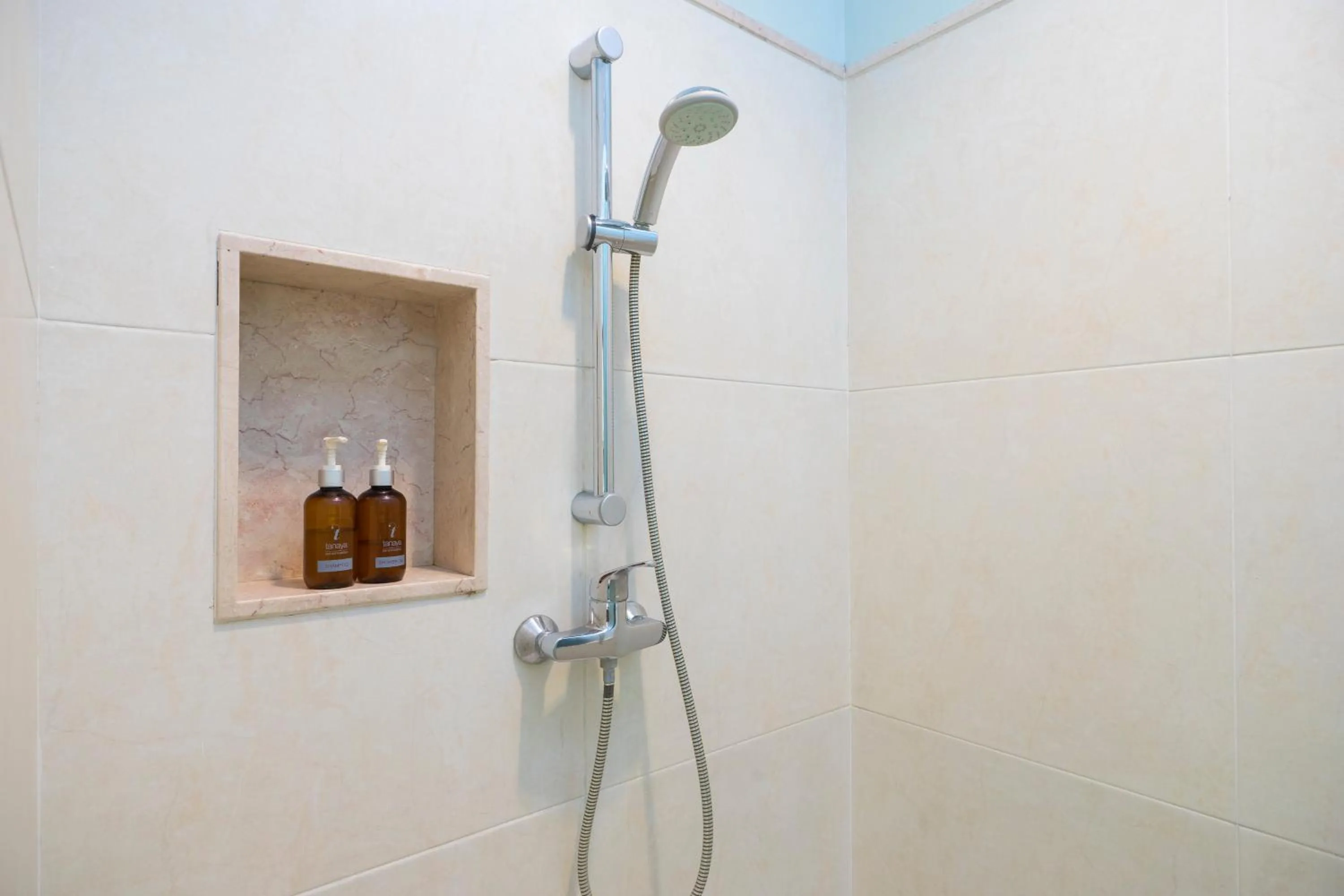 Bathroom in Tanaya Bed & Breakfast