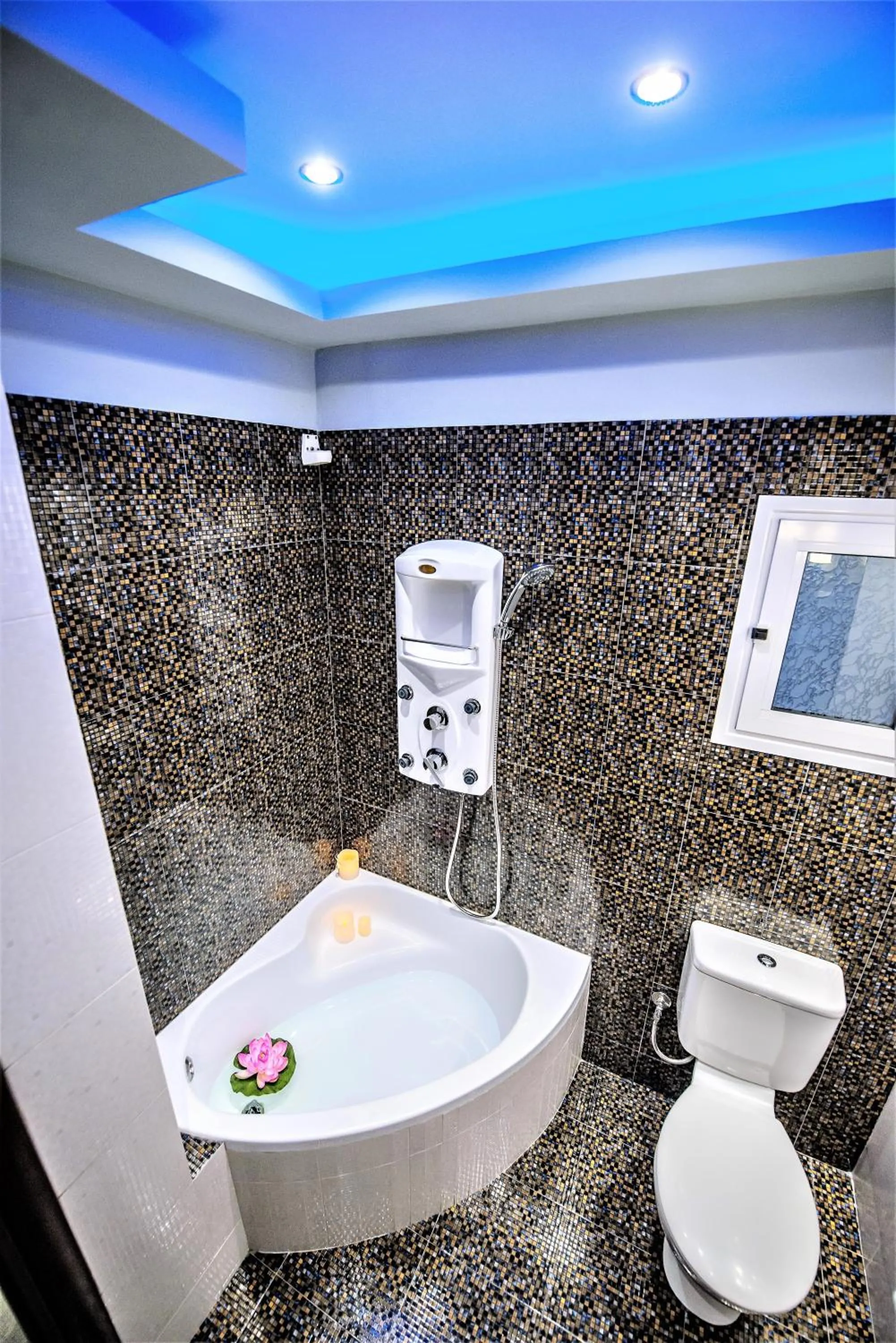 One of a kind Luxury Apartment in City Center Near HELEXPO