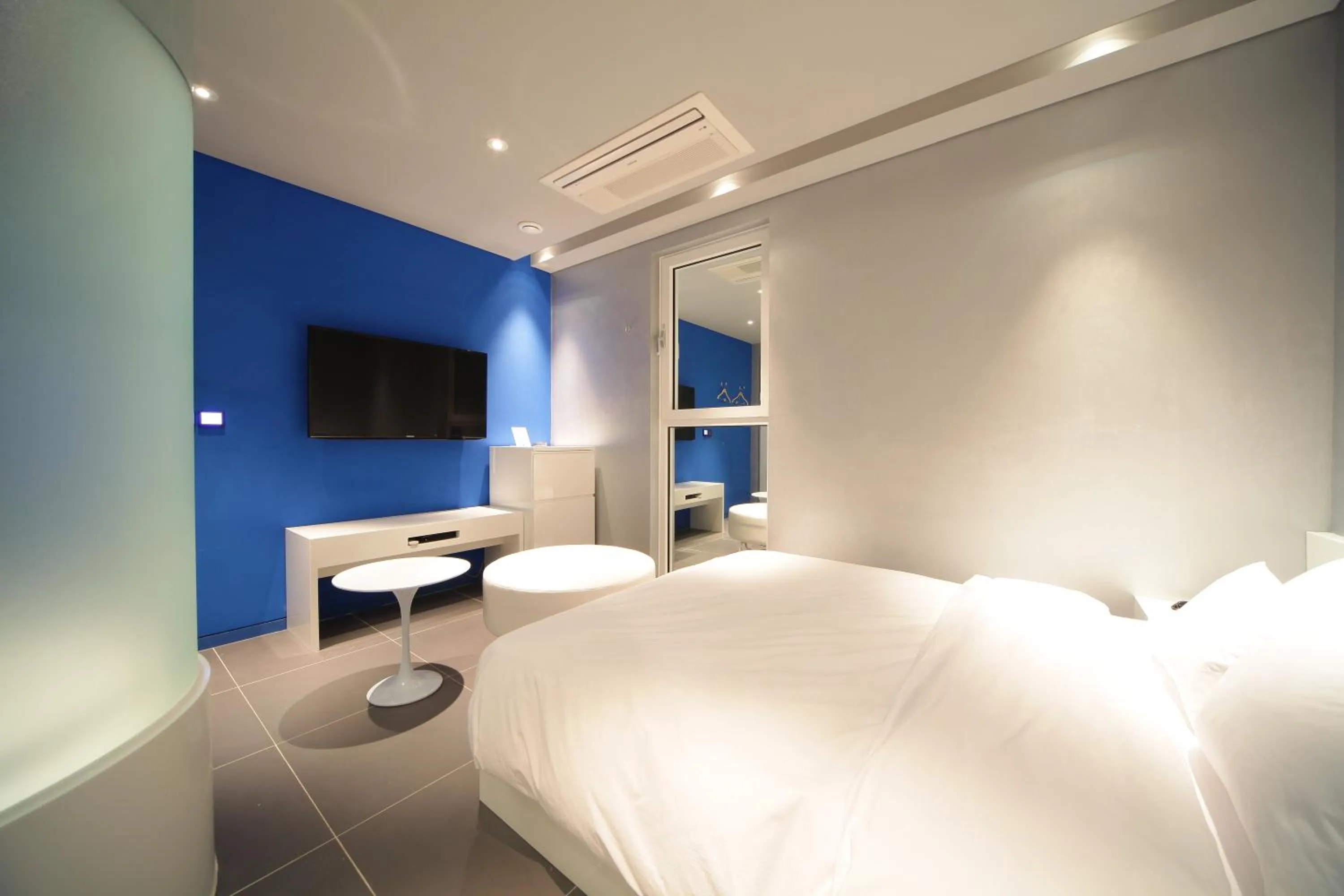 Photo of the whole room, Bed in Hotel Star