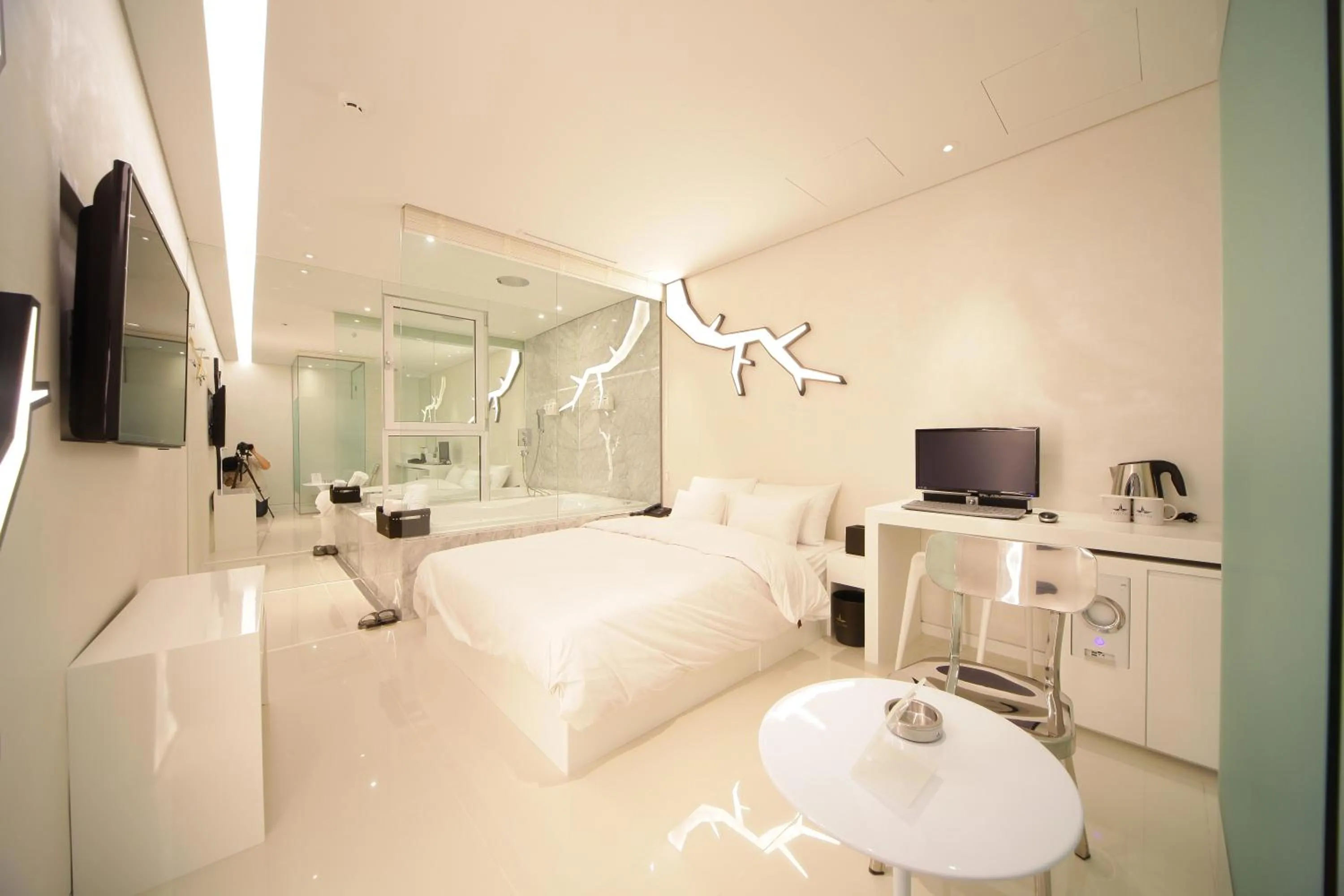 Photo of the whole room, Bed in Hotel Star