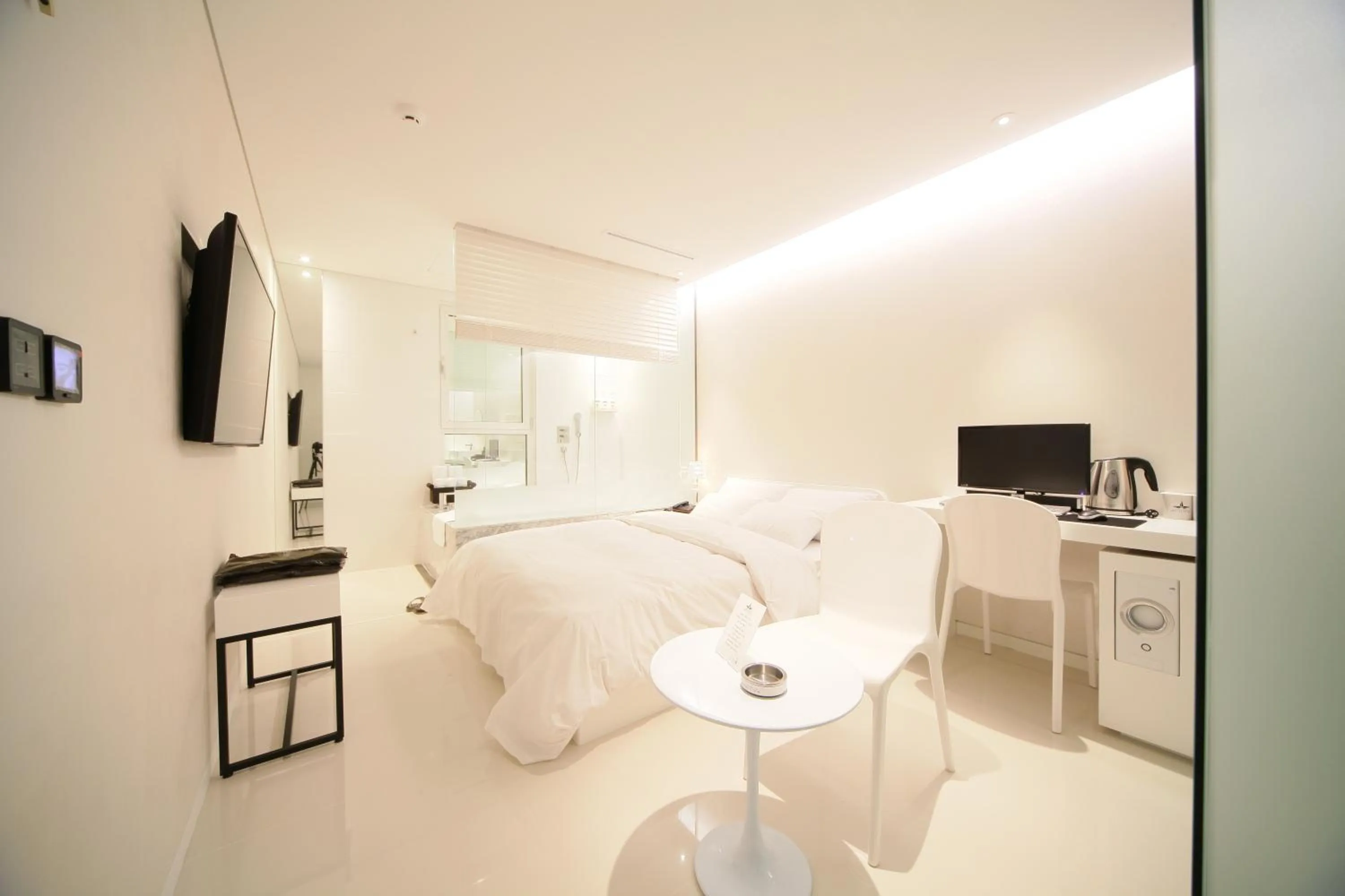 Photo of the whole room, Bed in Hotel Star