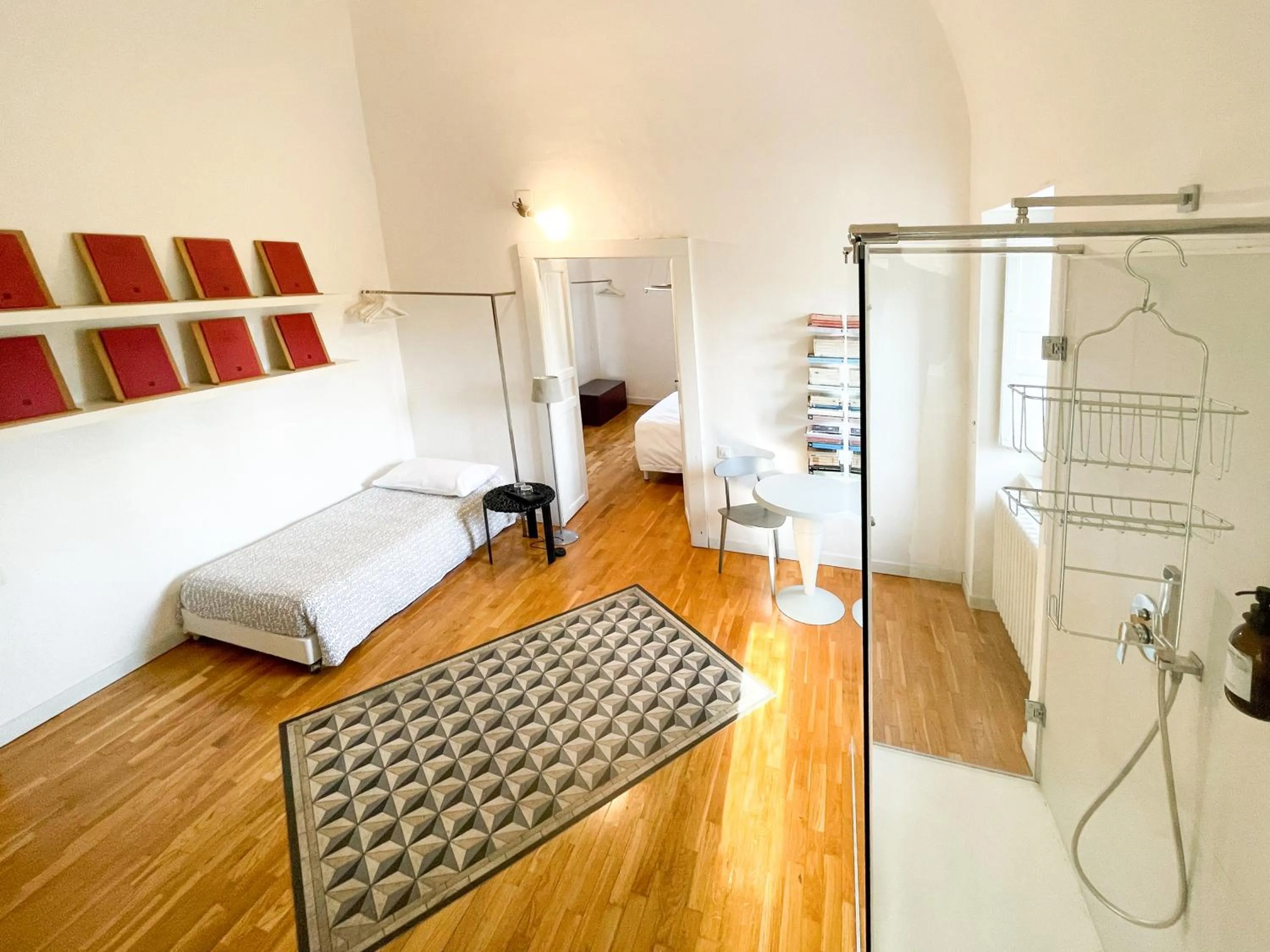 Shower, Bed in La Casa del Poeta Enna - Pergusa