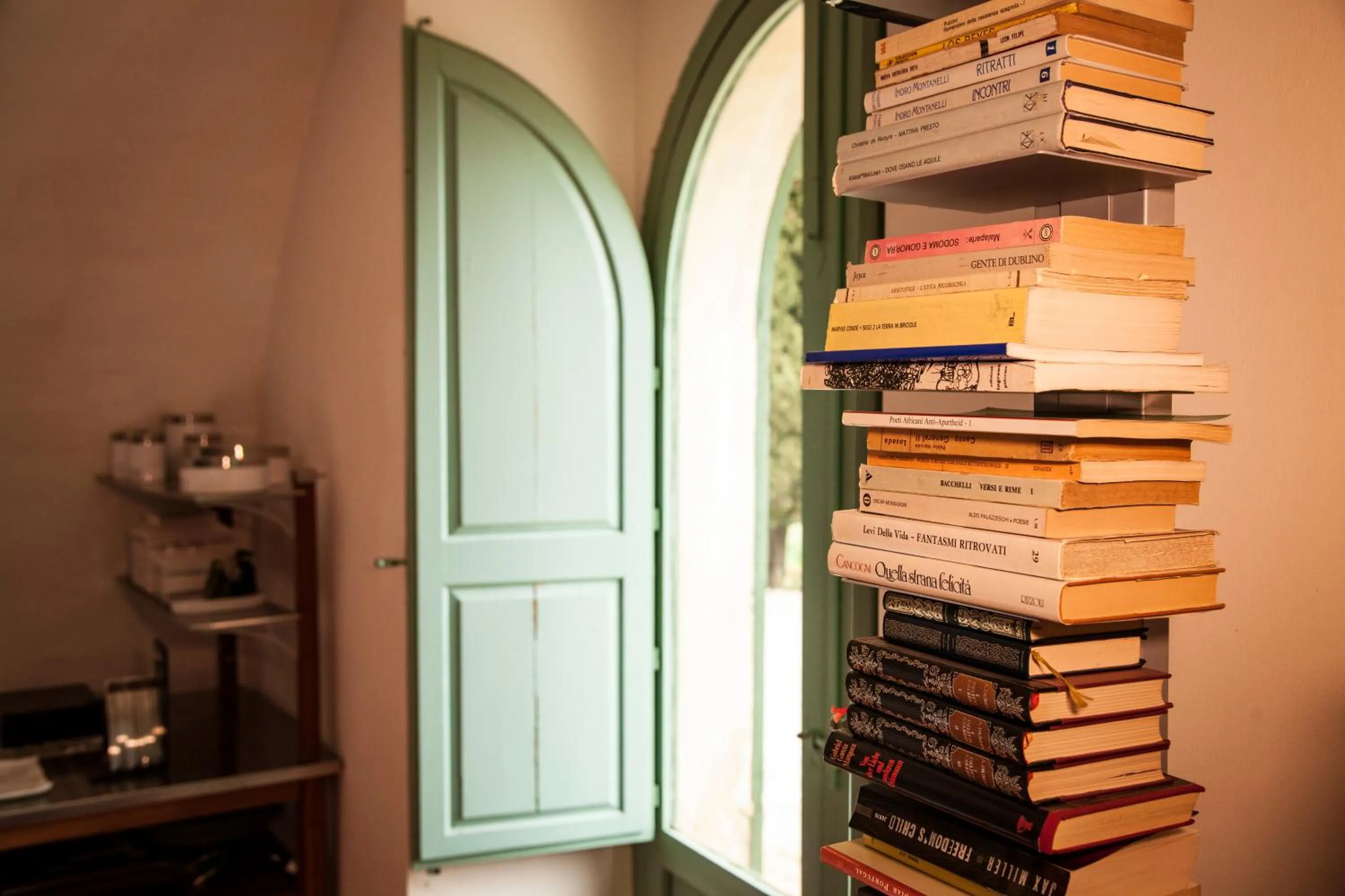 Library in La Casa del Poeta Enna - Pergusa