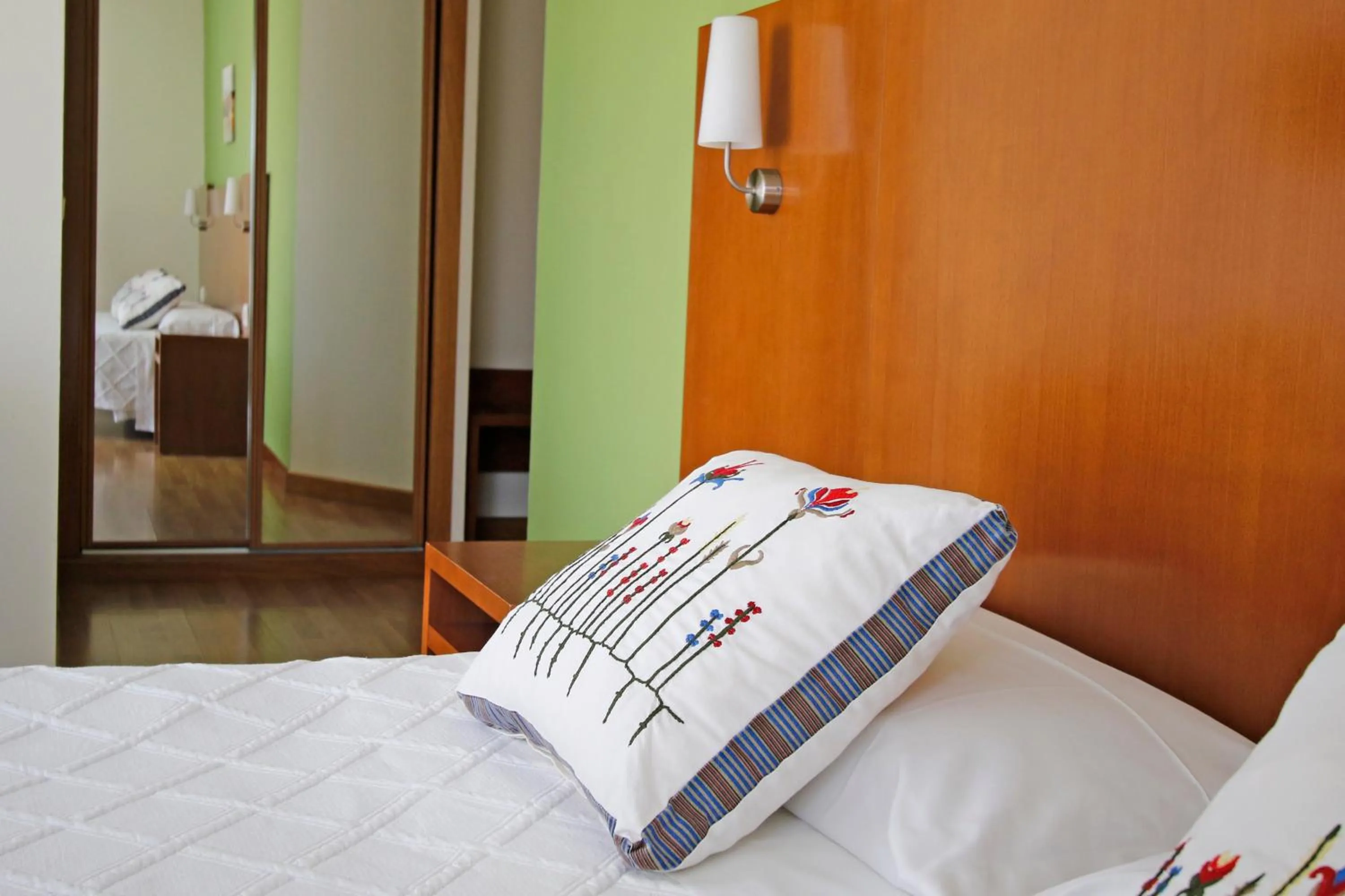 Photo of the whole room, Bed in Villa de Colunga