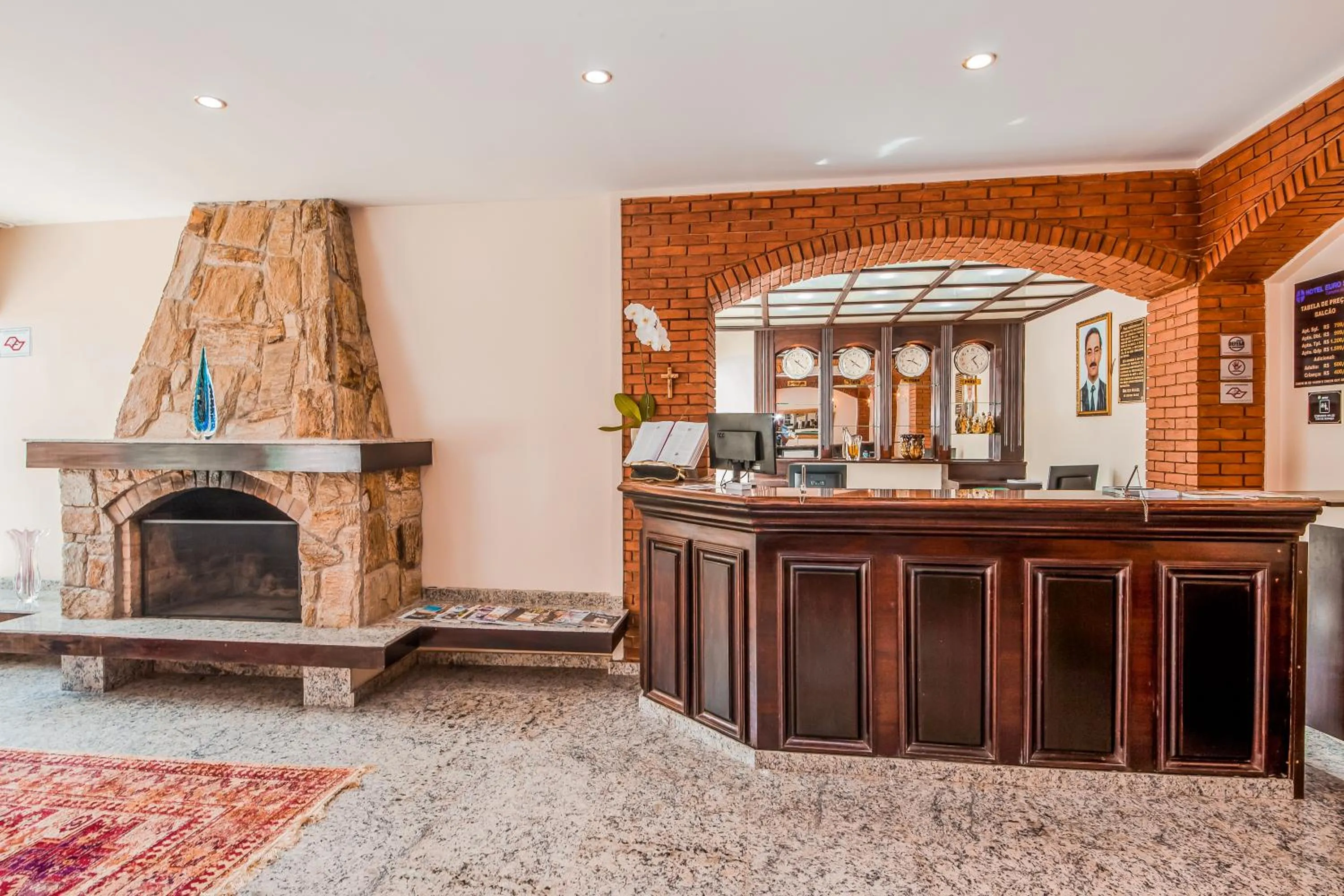 Lobby or reception in Hotel Euro Suíte Campos do Jordão By Nacional Inn - A 800 metros da Vila Capivari