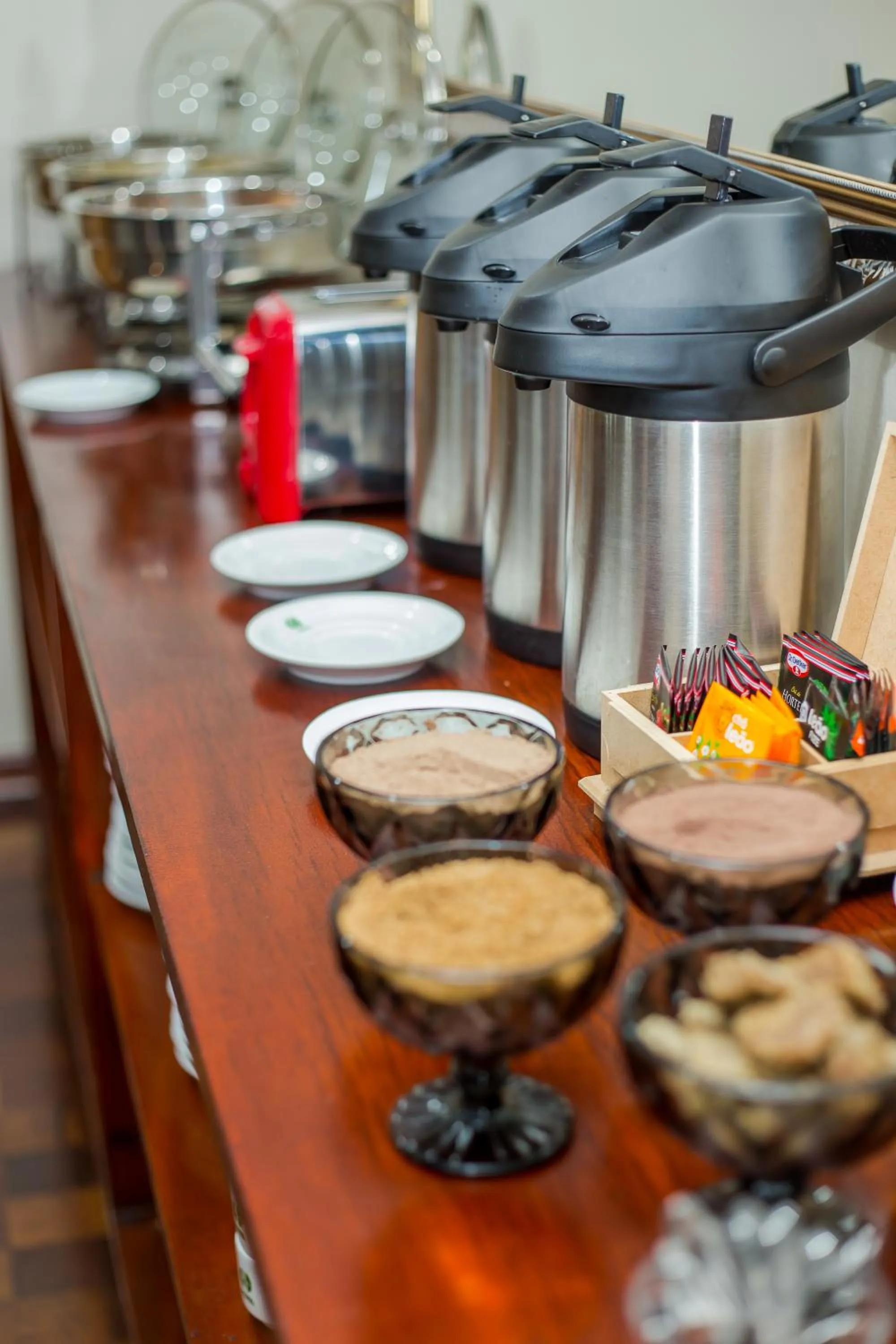 Buffet breakfast in Hotel Euro Suíte Campos do Jordão By Nacional Inn - A 800 metros da Vila Capivari