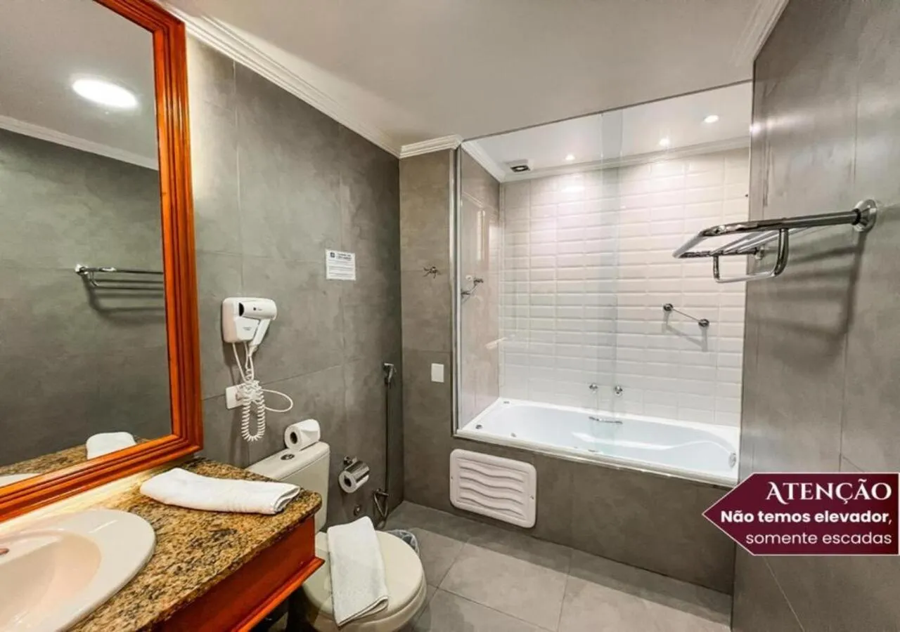 Bathroom in Hotel Euro Suíte Campos do Jordão By Nacional Inn - A 800 metros da Vila Capivari