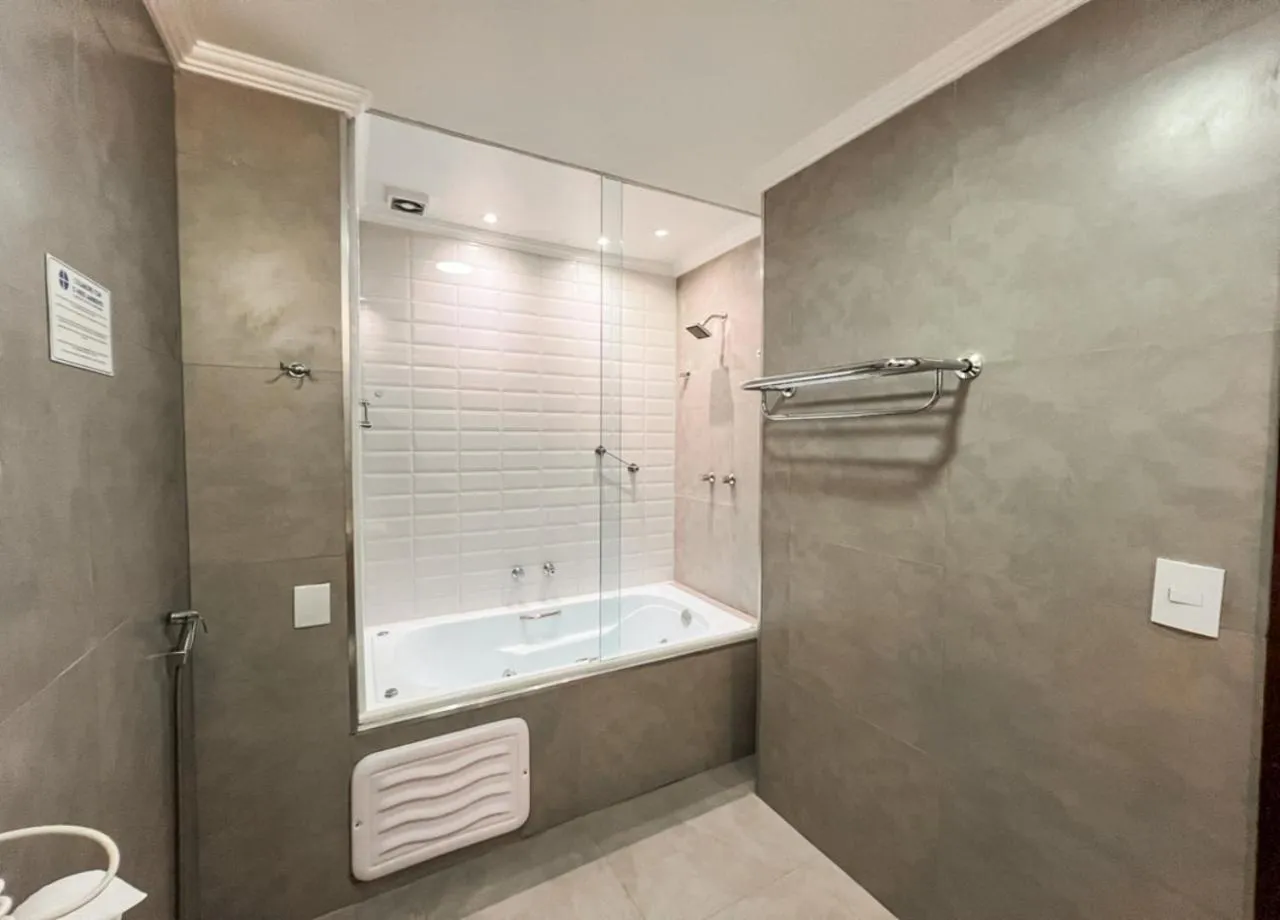 Bathroom in Hotel Euro Suíte Campos do Jordão By Nacional Inn - A 800 metros da Vila Capivari