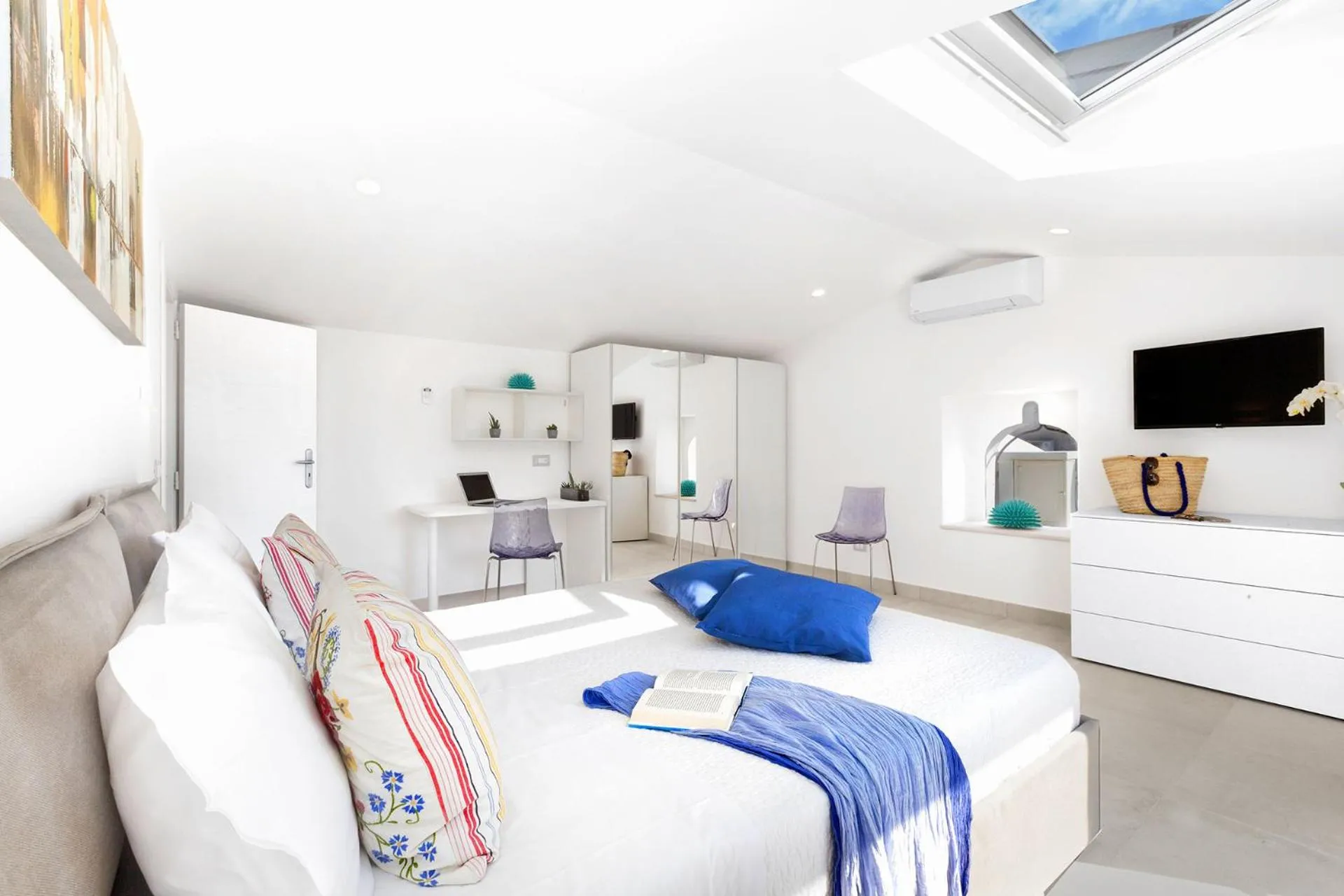 Bedroom, Bed in Amore Rentals - Casa Cristallo