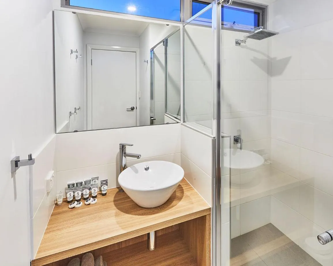 Shower in RAC Monkey Mia Dolphin Resort