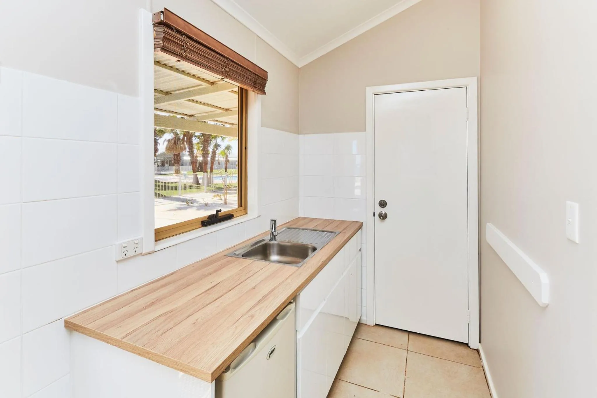 Kitchen or kitchenette in RAC Monkey Mia Dolphin Resort