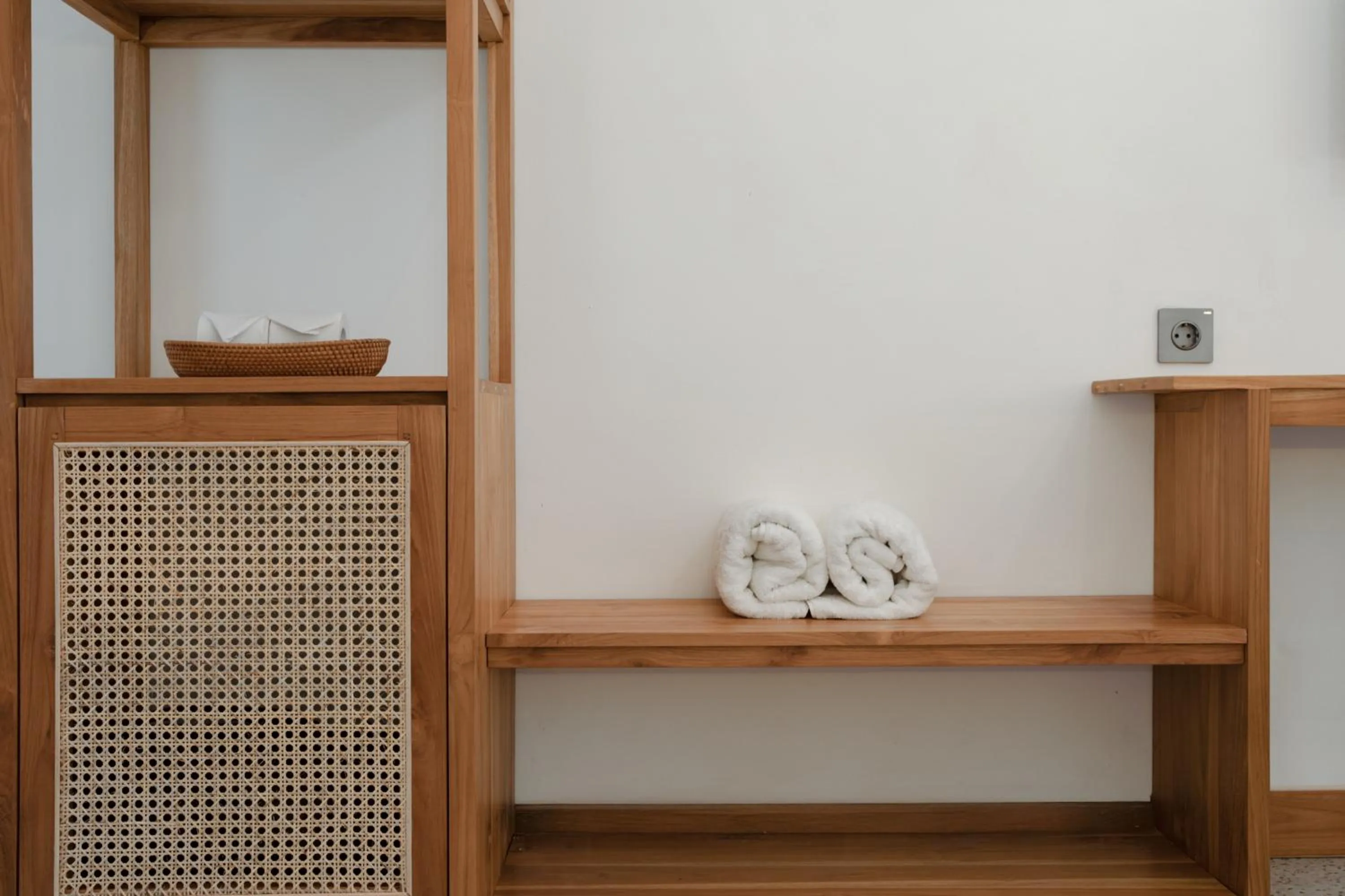 wardrobe in Green Hill Boutique Hotel