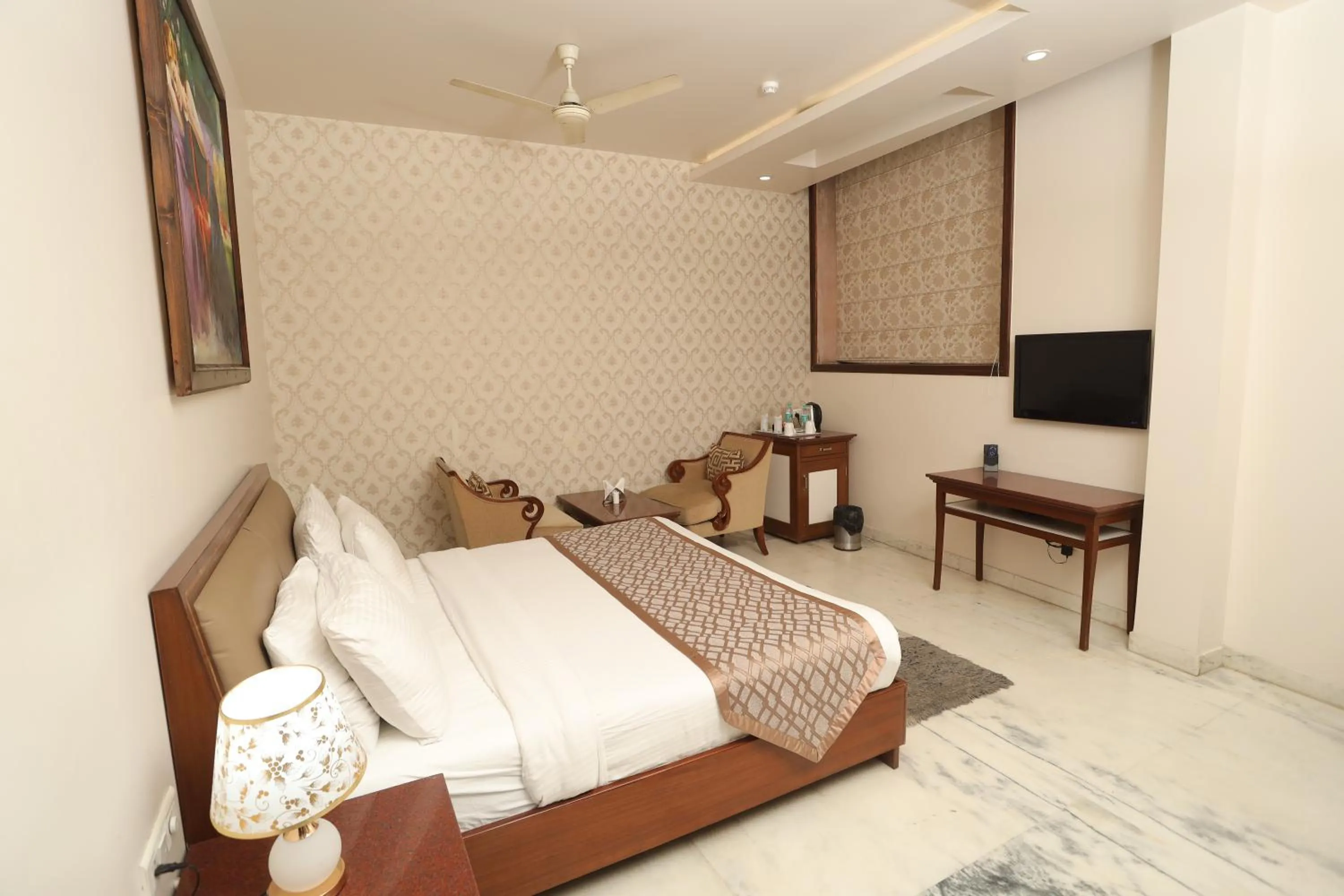 Bed in Hotel Leela Grande