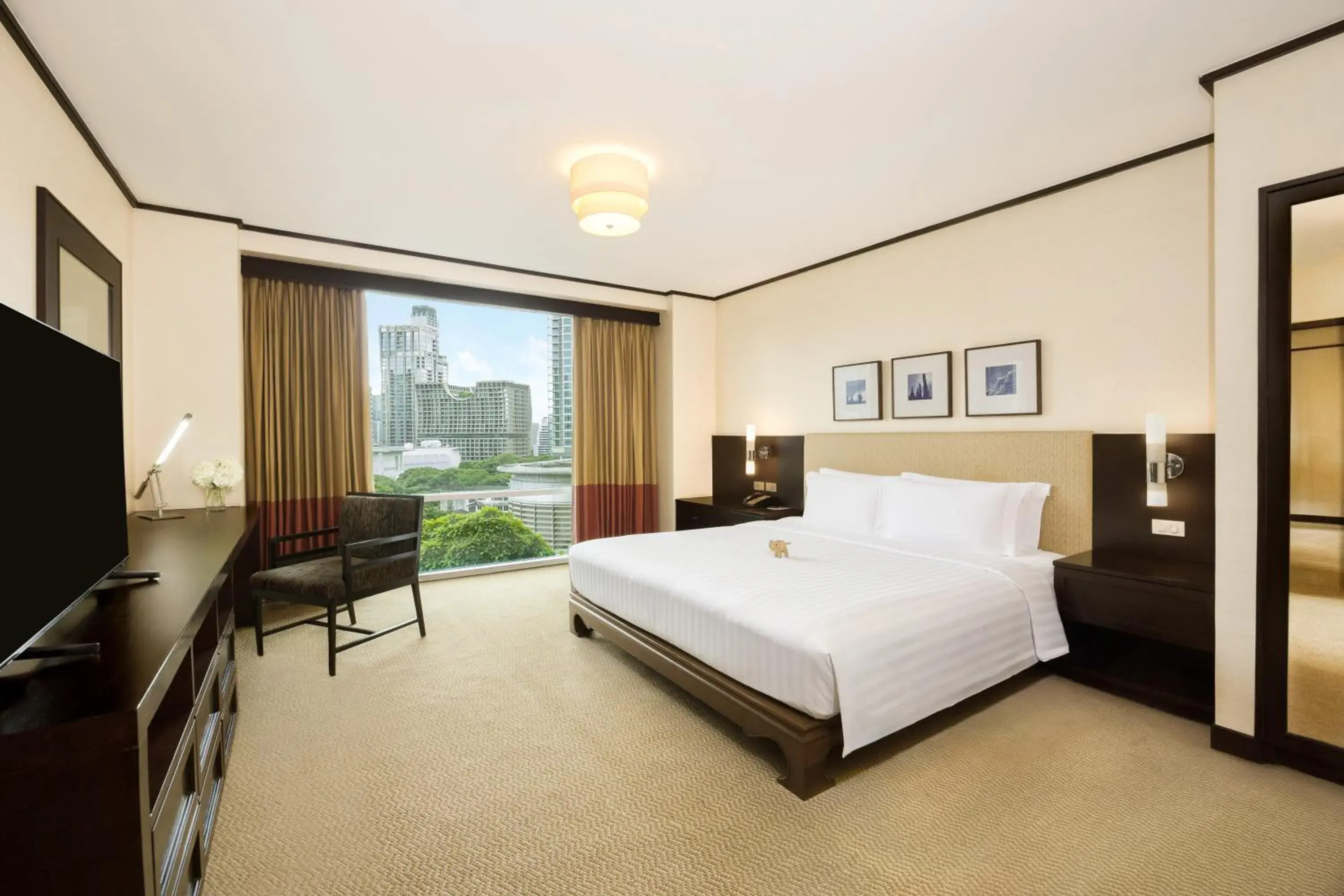 Two-Bedroom Deluxe Suite in Conrad Bangkok Residences Two-Bedroom Deluxe Suite in Conrad Bangkok Residences