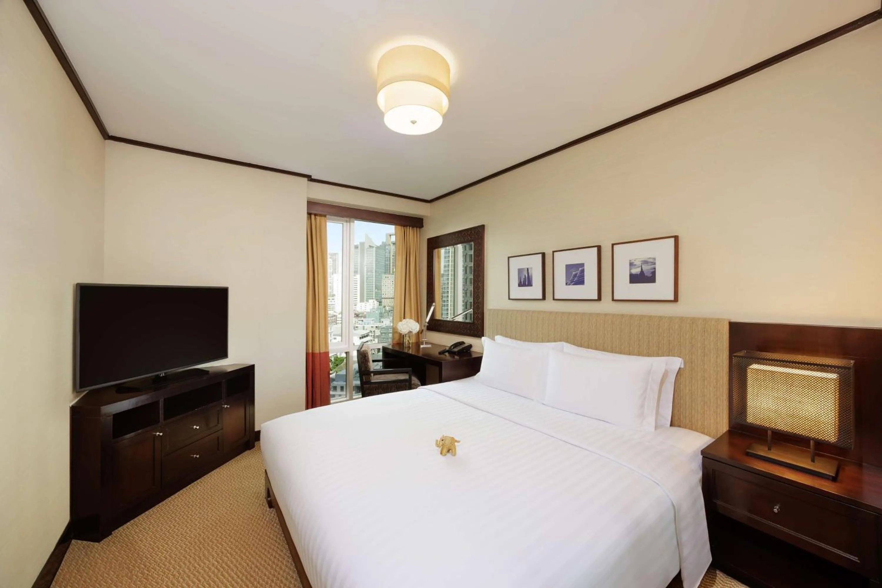Bed in Conrad Bangkok Residences