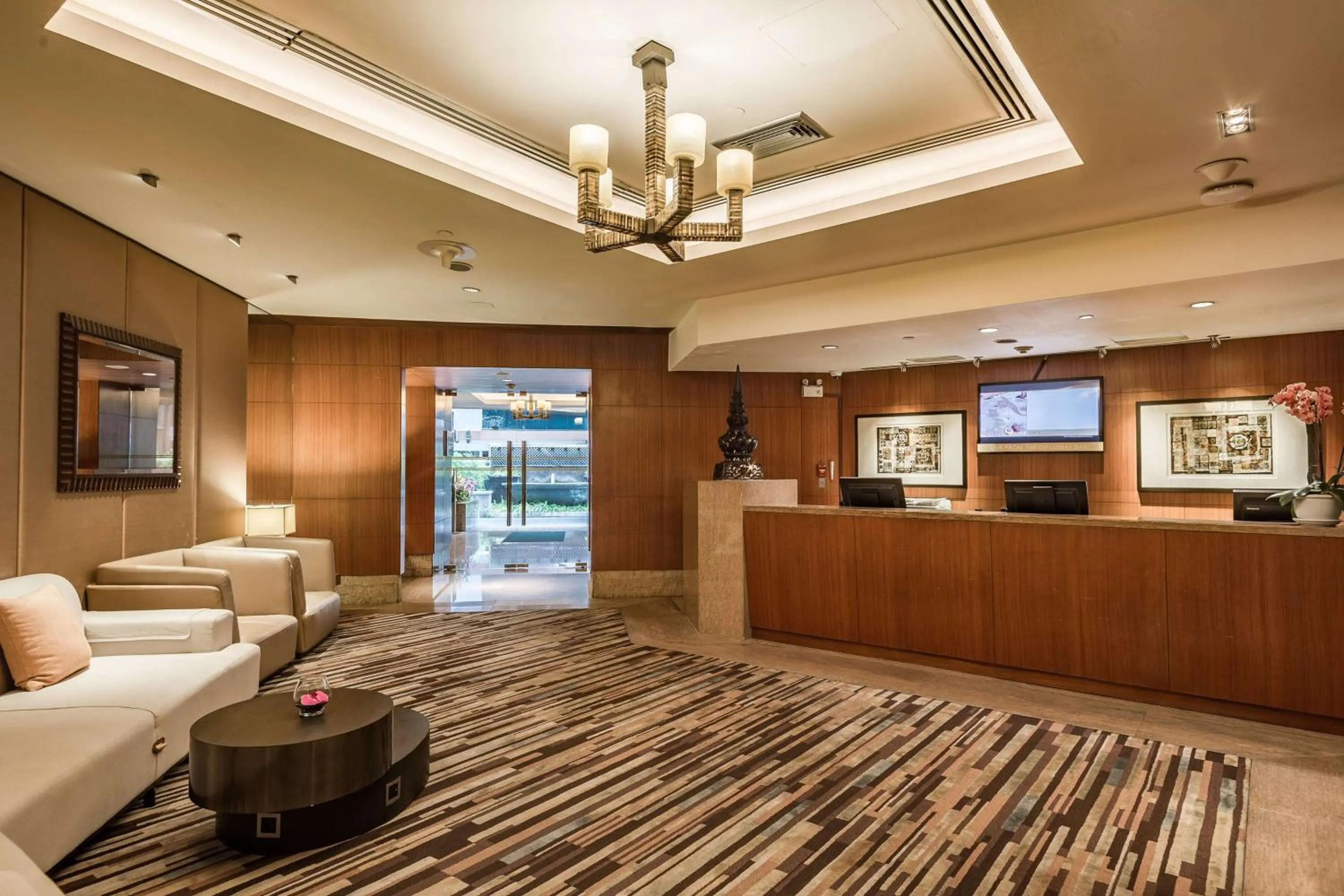 Lobby or reception in Conrad Bangkok Residences