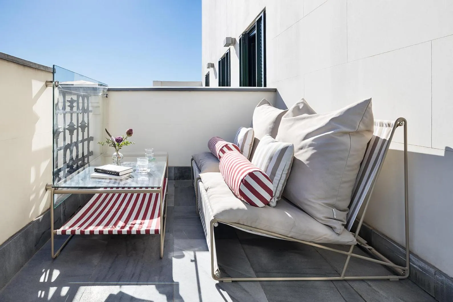 Balcony/Terrace in One Shot Luchana