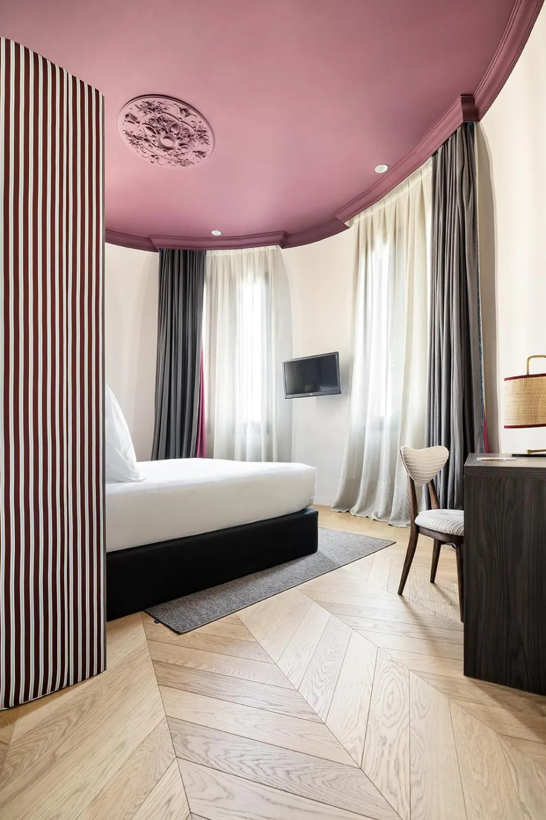 Bed in One Shot Luchana