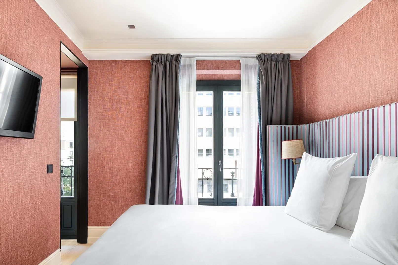 Bed in One Shot Luchana