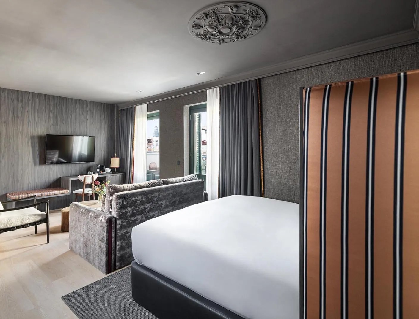 Bedroom, Bed in One Shot Luchana