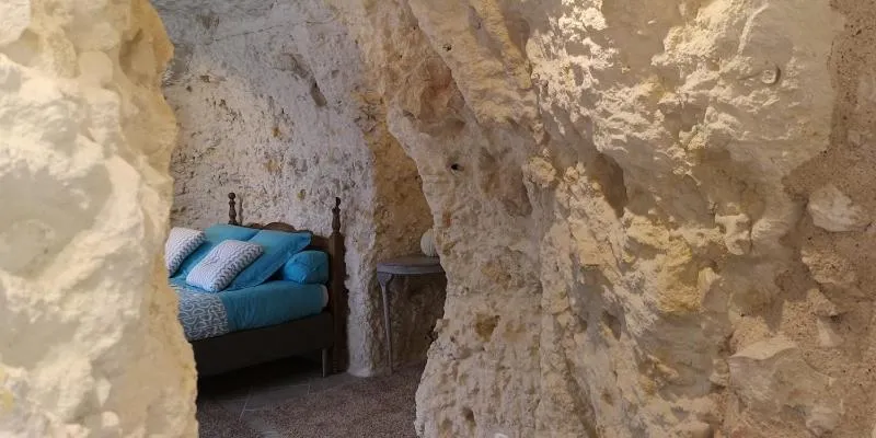 Bed in Caves du Coteau 3