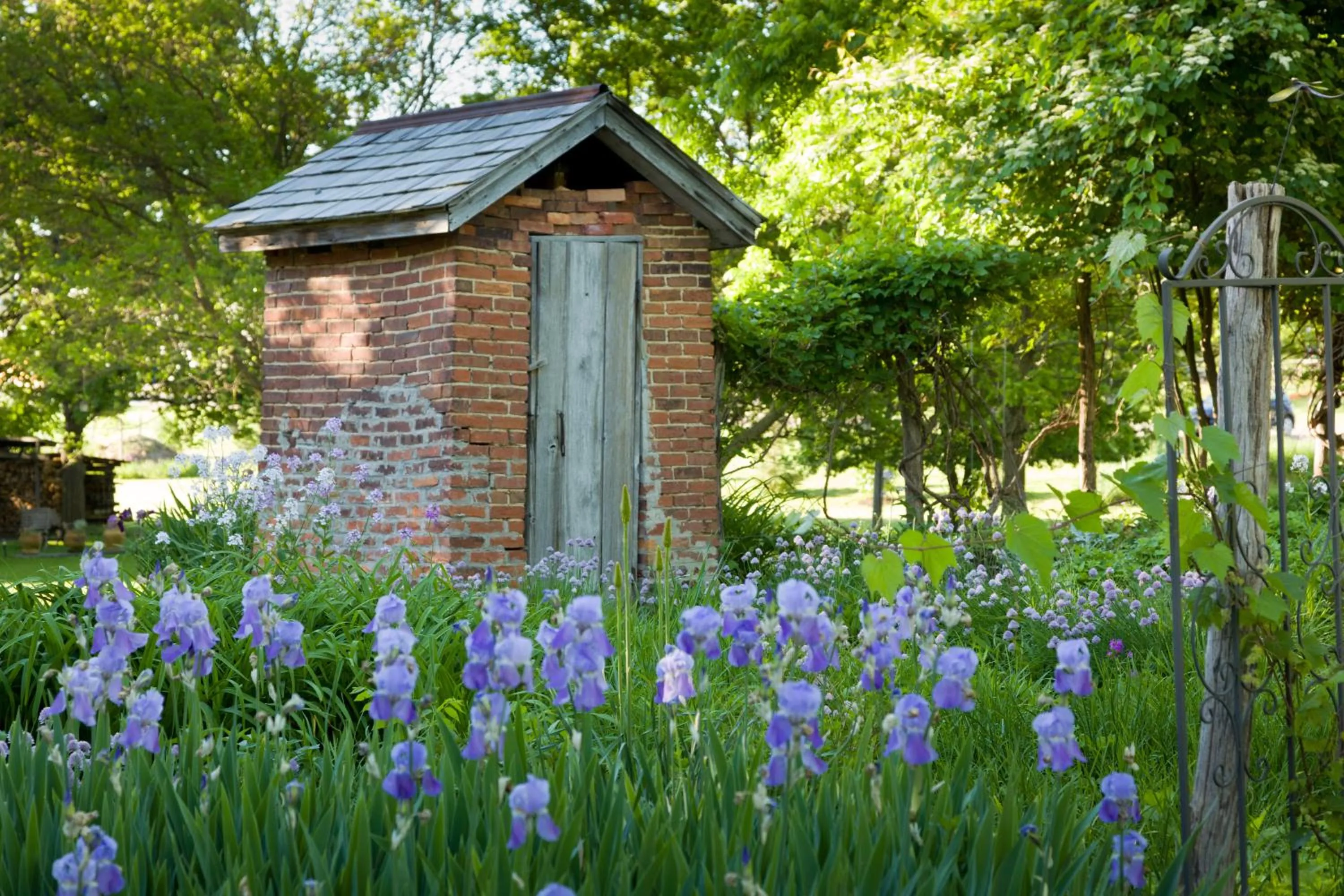 Property building in Gothic Eves Inn and Spa Bed and Breakfast