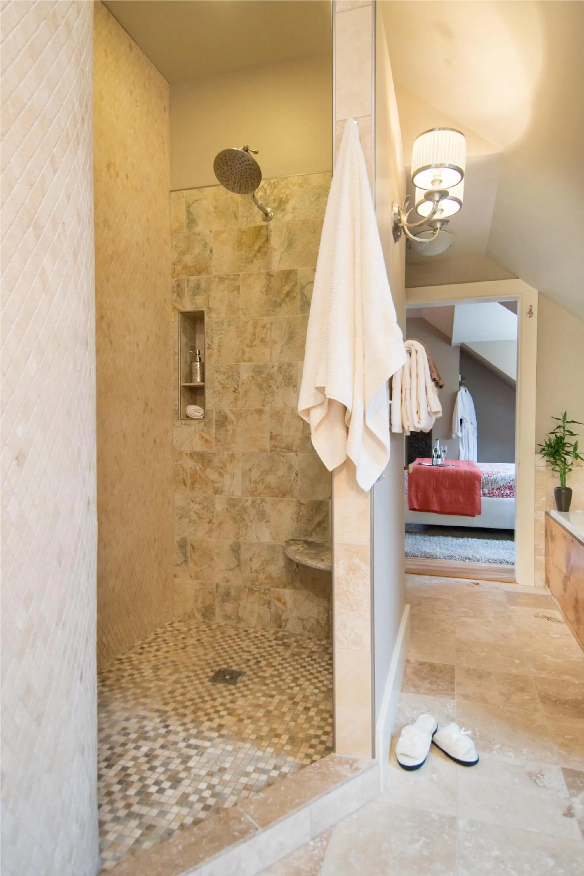 Shower in Gothic Eves Inn and Spa Bed and Breakfast