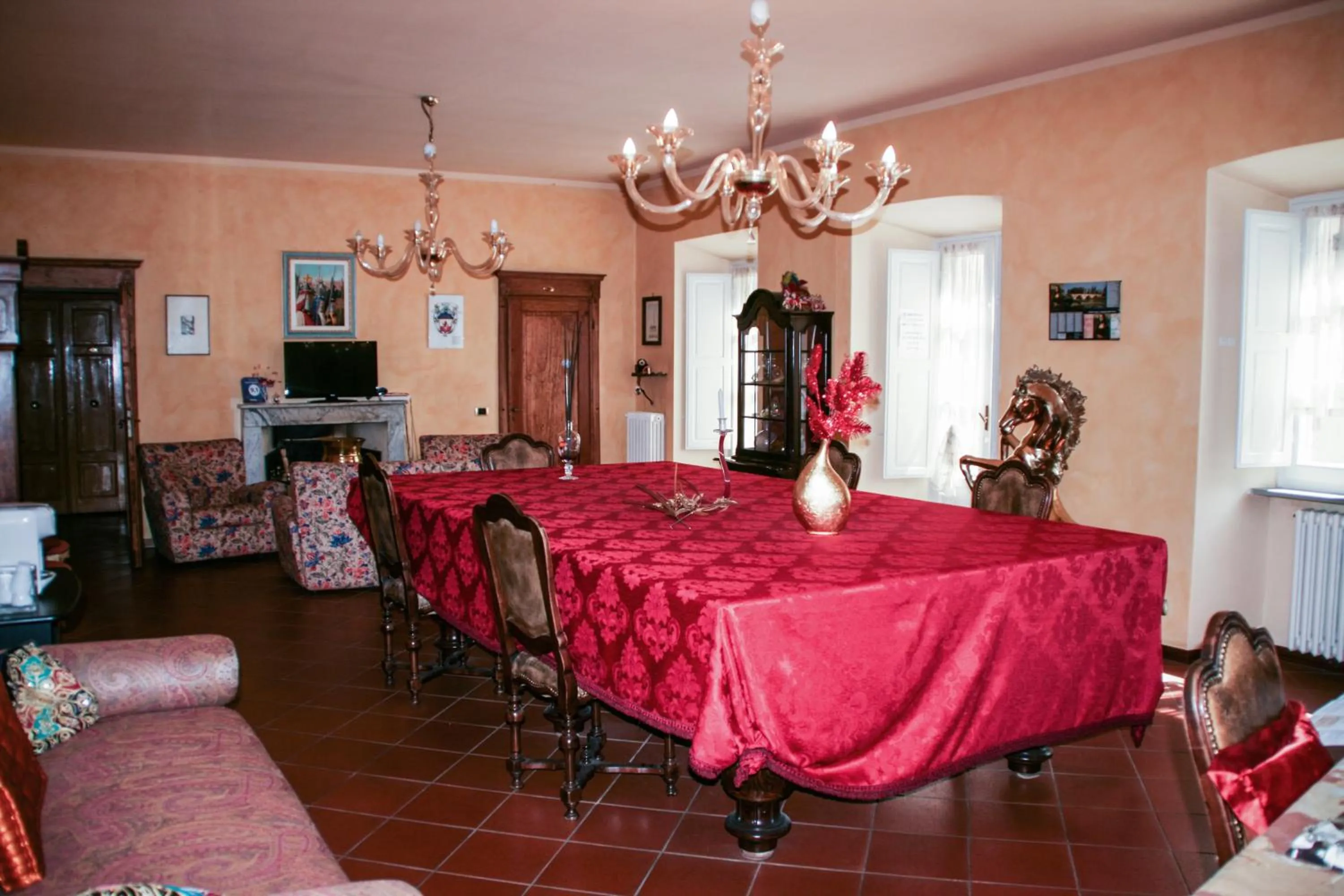 Communal lounge/ TV room in Antica Cittadella B&B