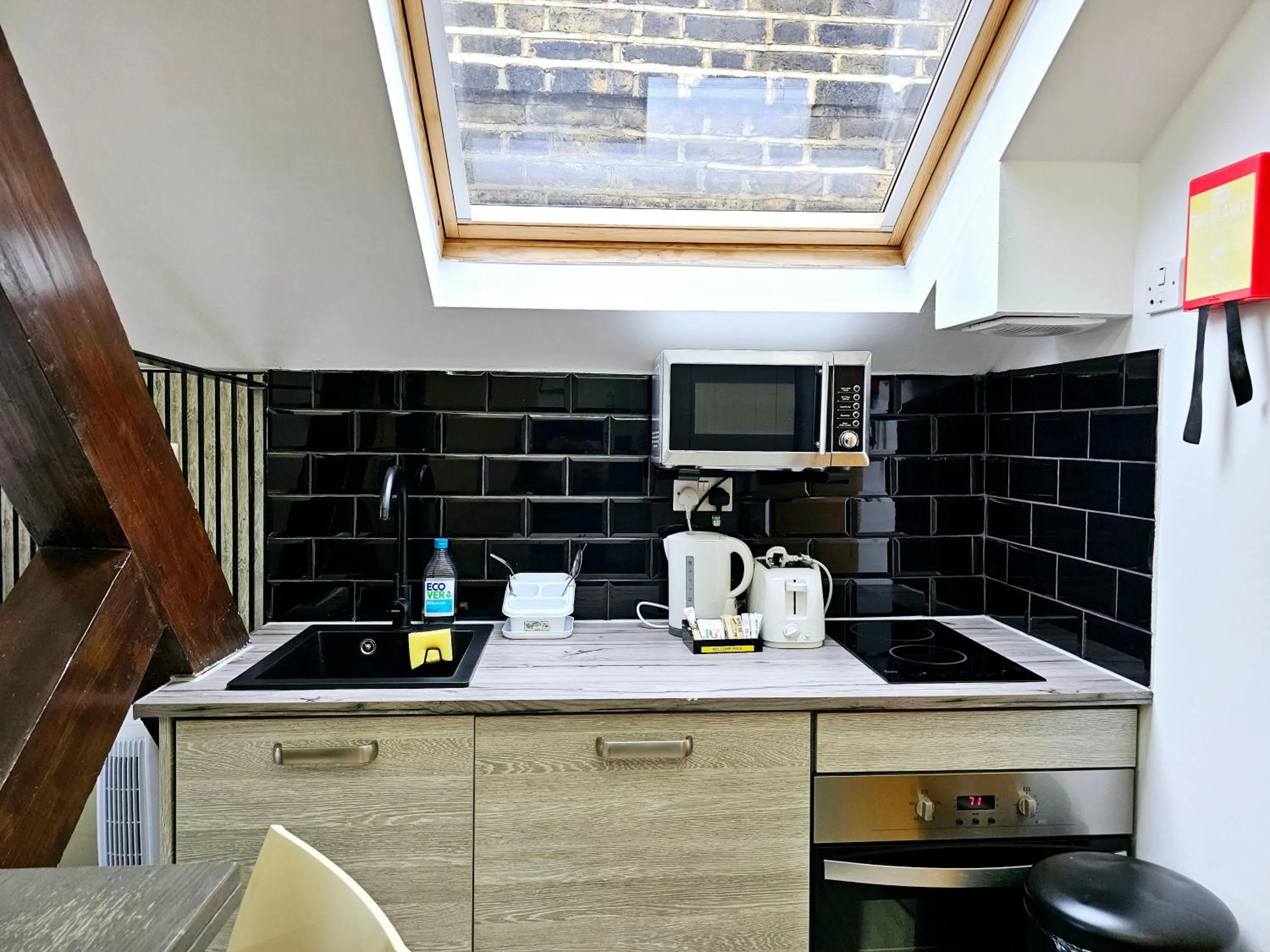 Kitchen or kitchenette in London Stay Apartments