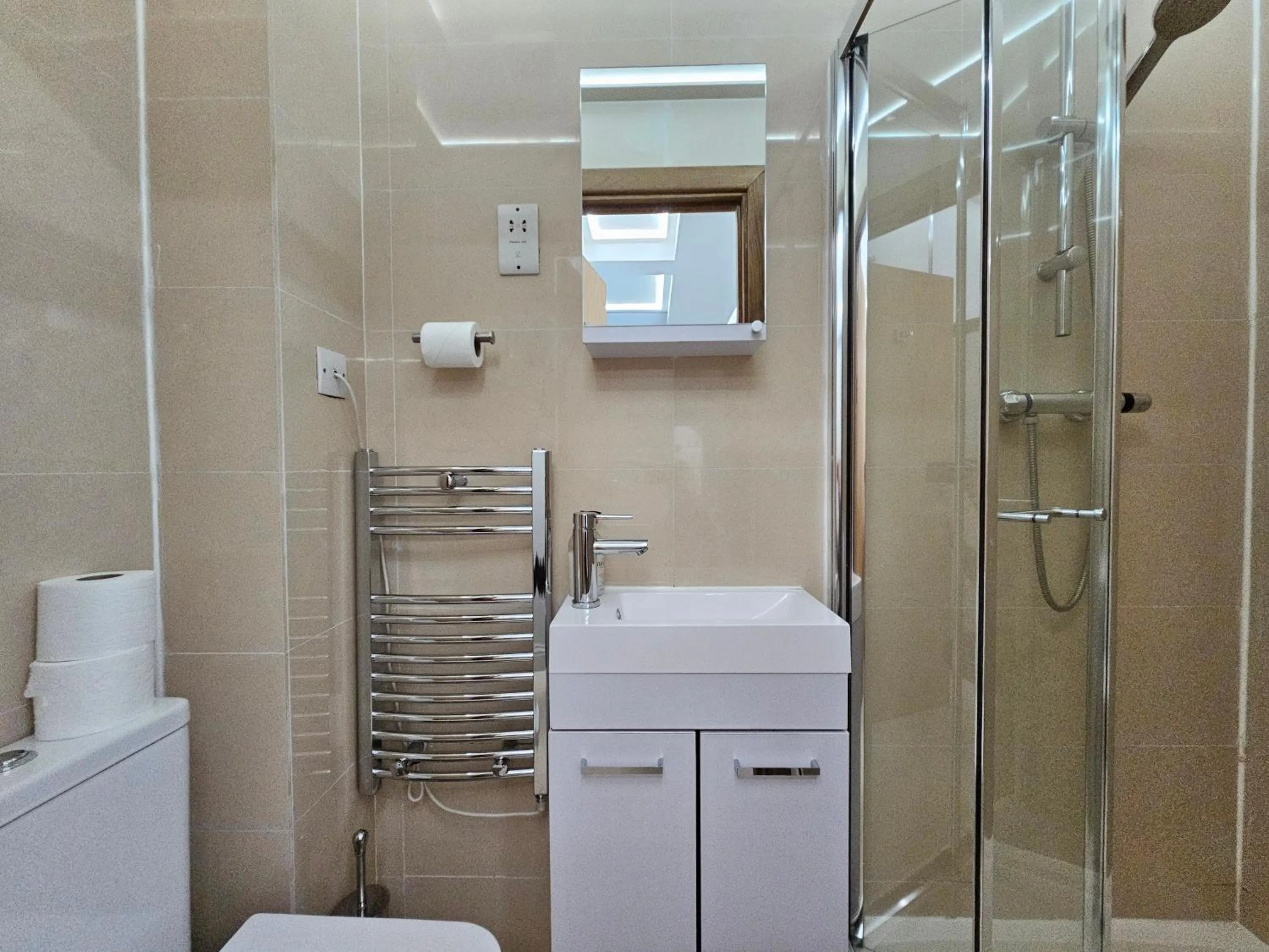 Shower in London Stay Apartments
