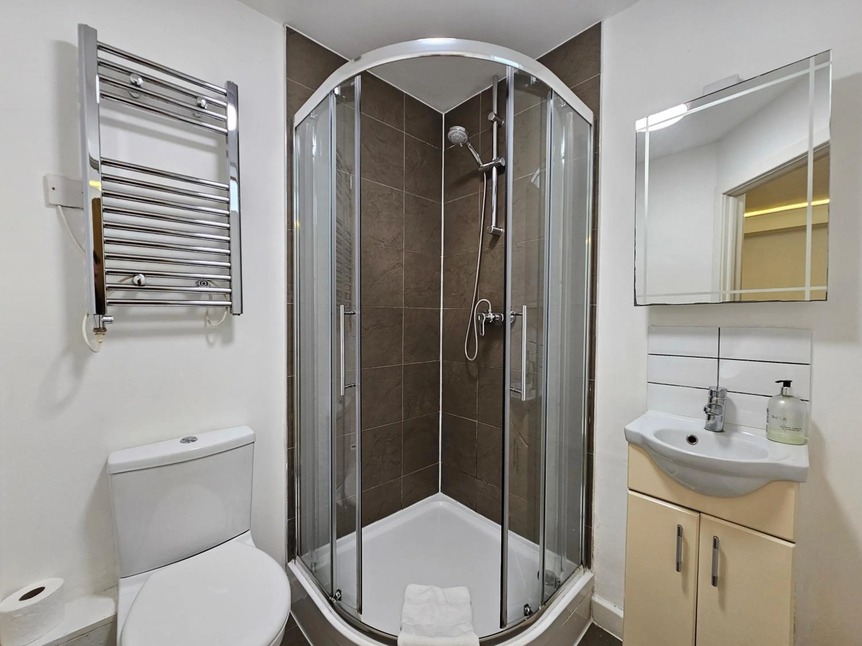 Shower in London Stay Apartments