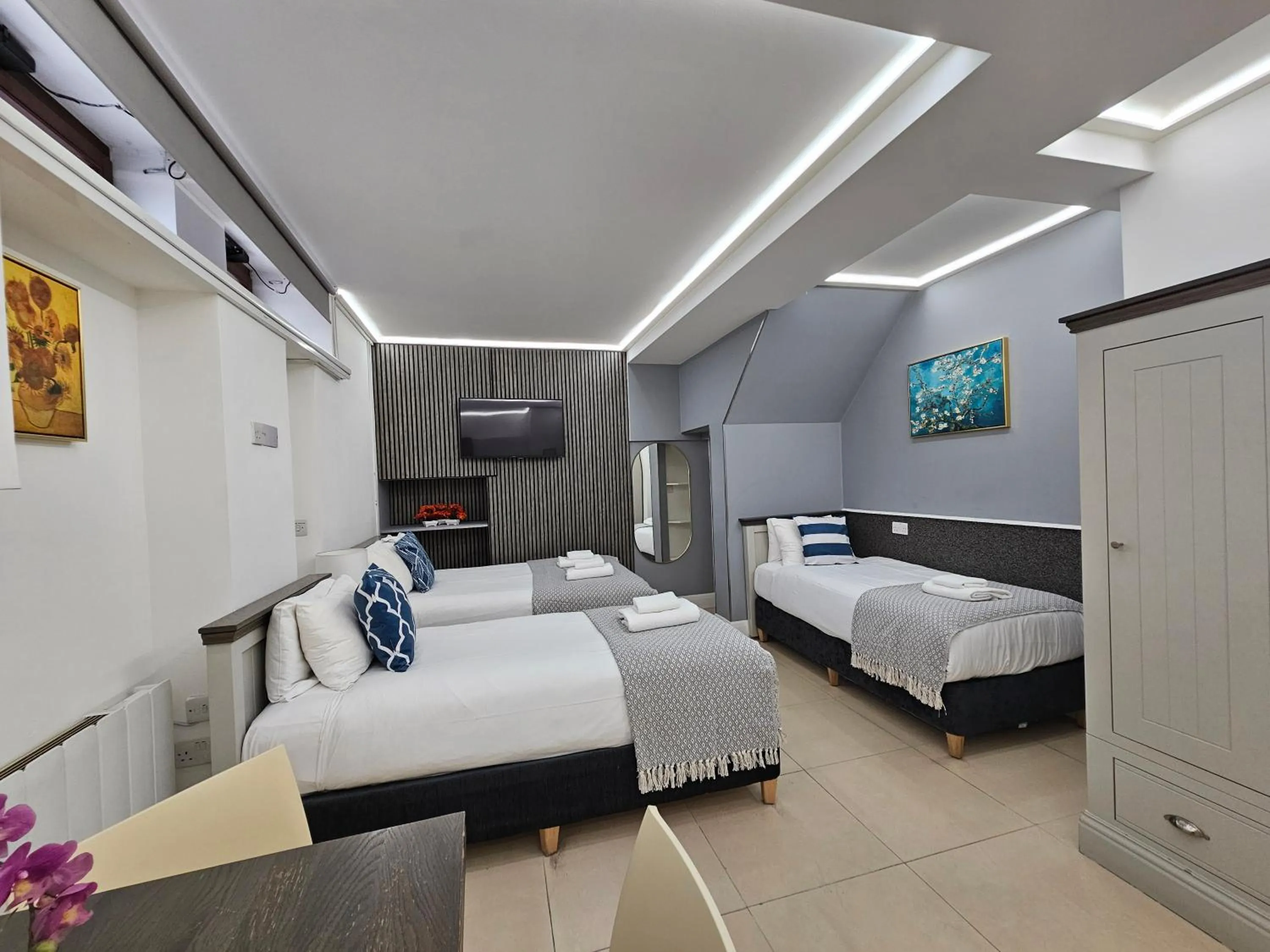 TV and multimedia, Bed in London Stay Apartments